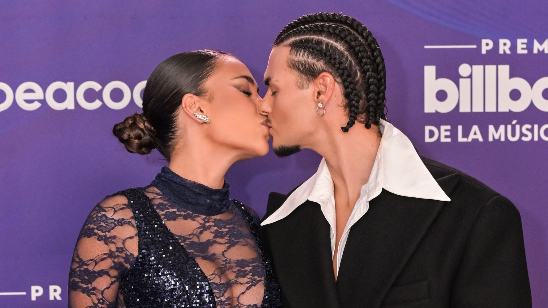 Premios Billboard de la Música Latina: Abraham Mateo pone el acento español a una gala marcada por el triunfo absoluto de Bad Bunny y Karol G