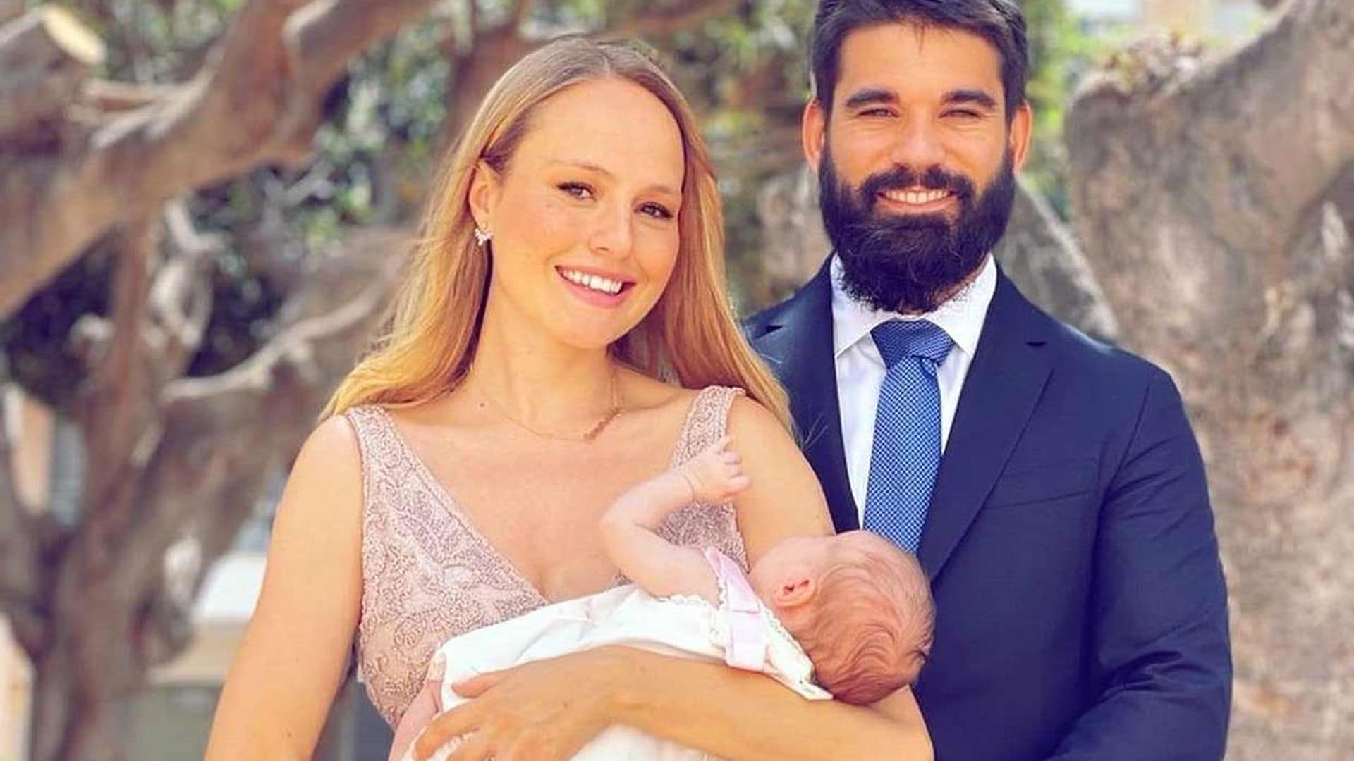 Esmeralda Moya bautiza a su hija ¡y cuenta que se ha casado en secreto!