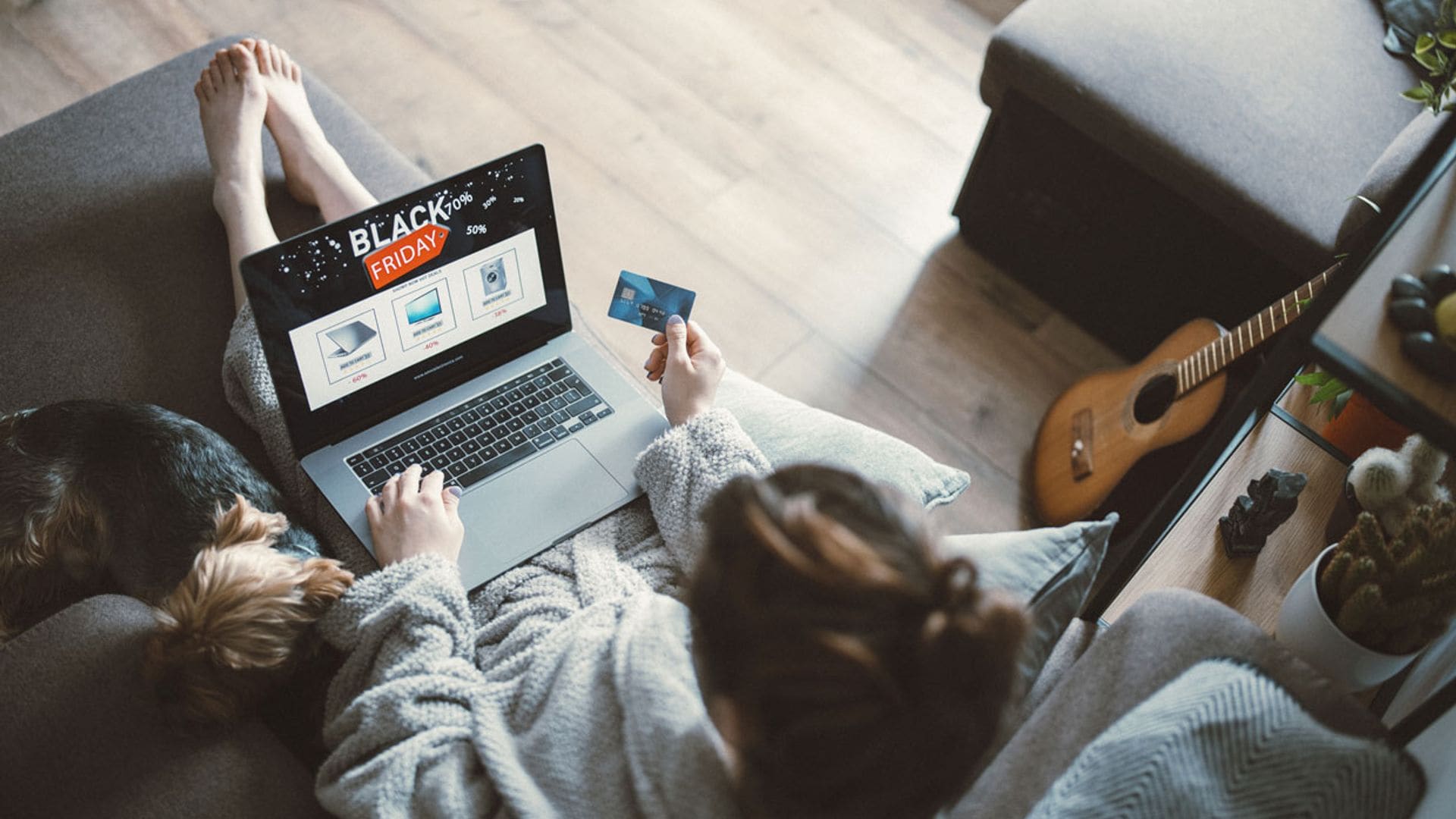 Hacer tus compras de 'black friday' por la noche, cuando aparece el sueño, ¿una buena idea?