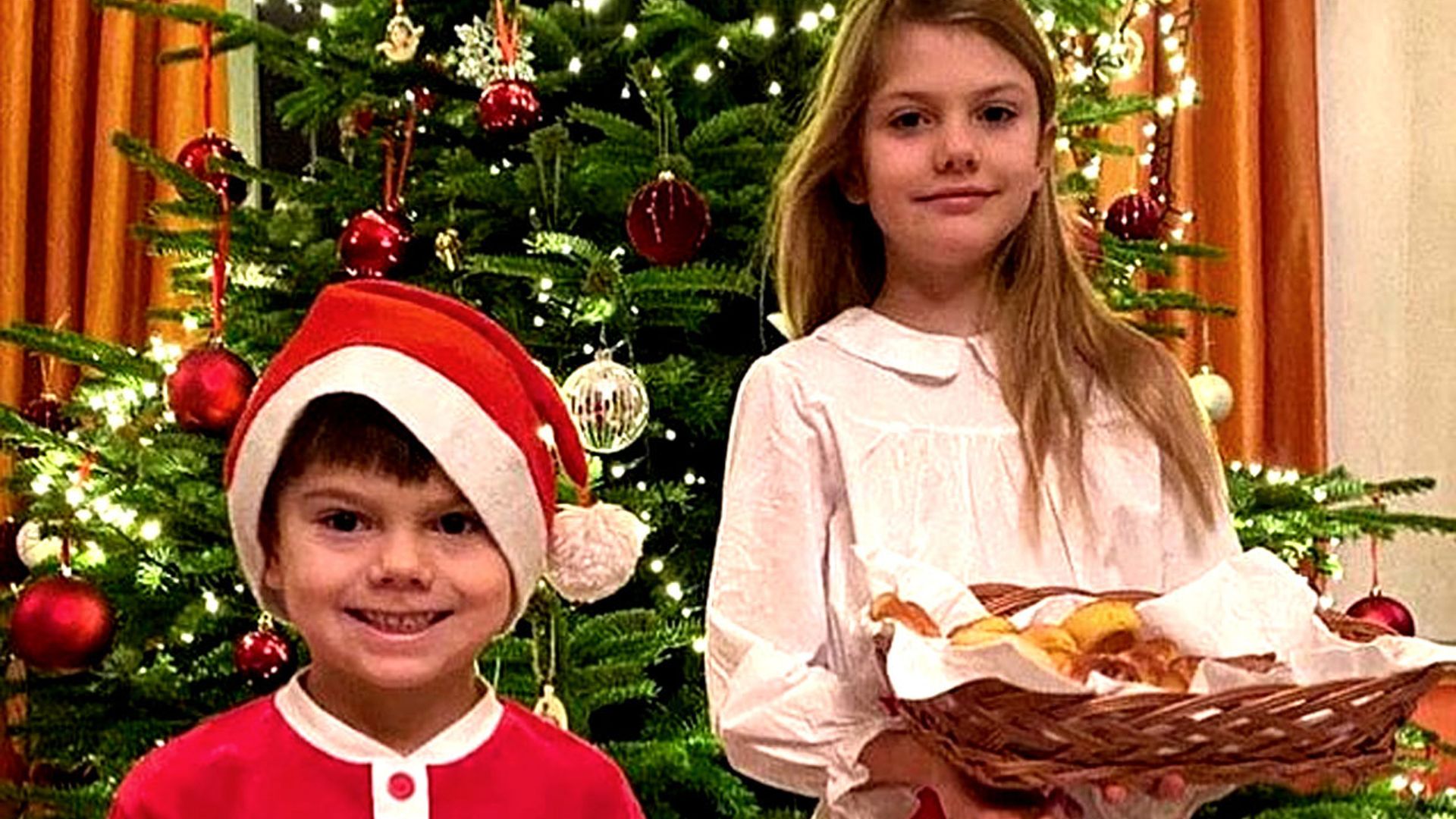 Con traje de Papá Noel, el árbol, los dulces... Estelle y Oscar de Suecia no faltan a la tradición familiar antes de la Navidad