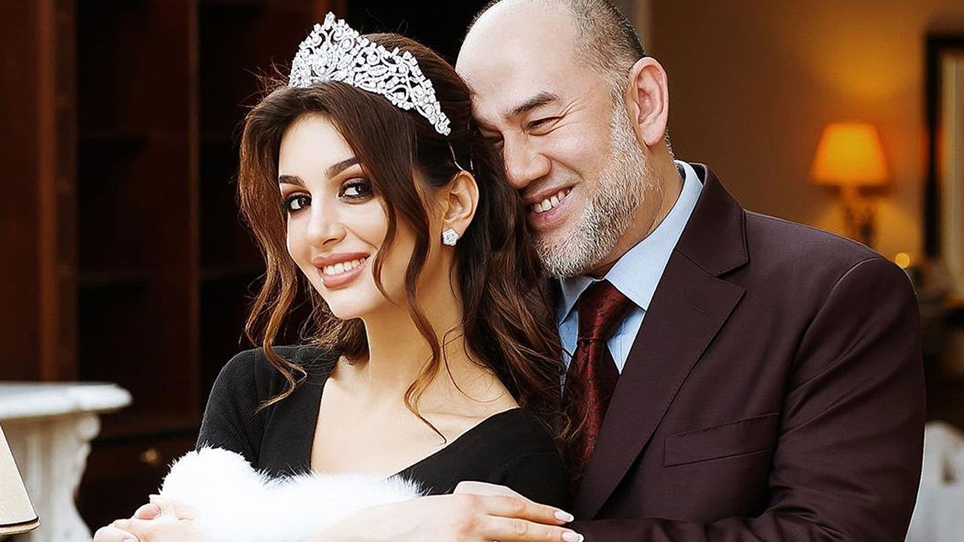 Mohamed V de Malasia confirma su divorcio y pone en duda la paternidad de su hijo