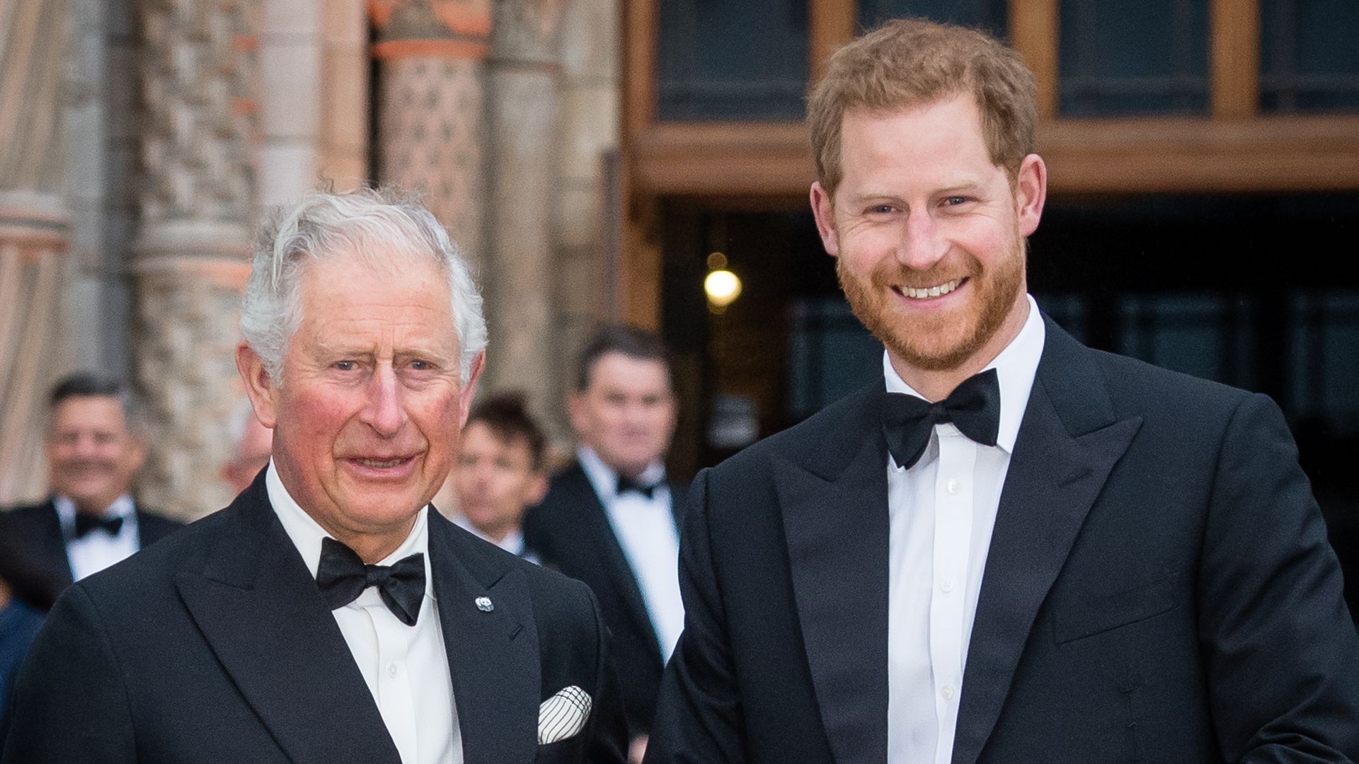 El rey Carlos III con el príncipe Harry
