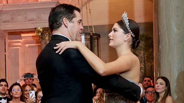 Eugenia y Luis Alfonso de Borbón bailando