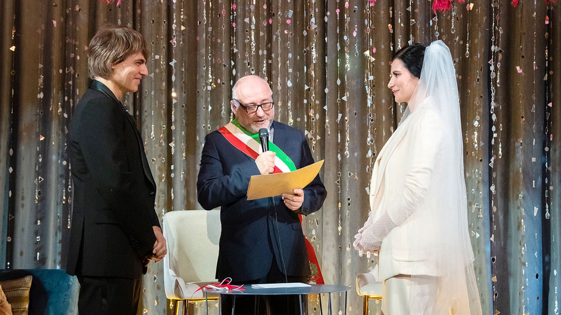 La romántica canción que Laura Pausini cantó a Paolo Carta y otros grandes momentos de su boda