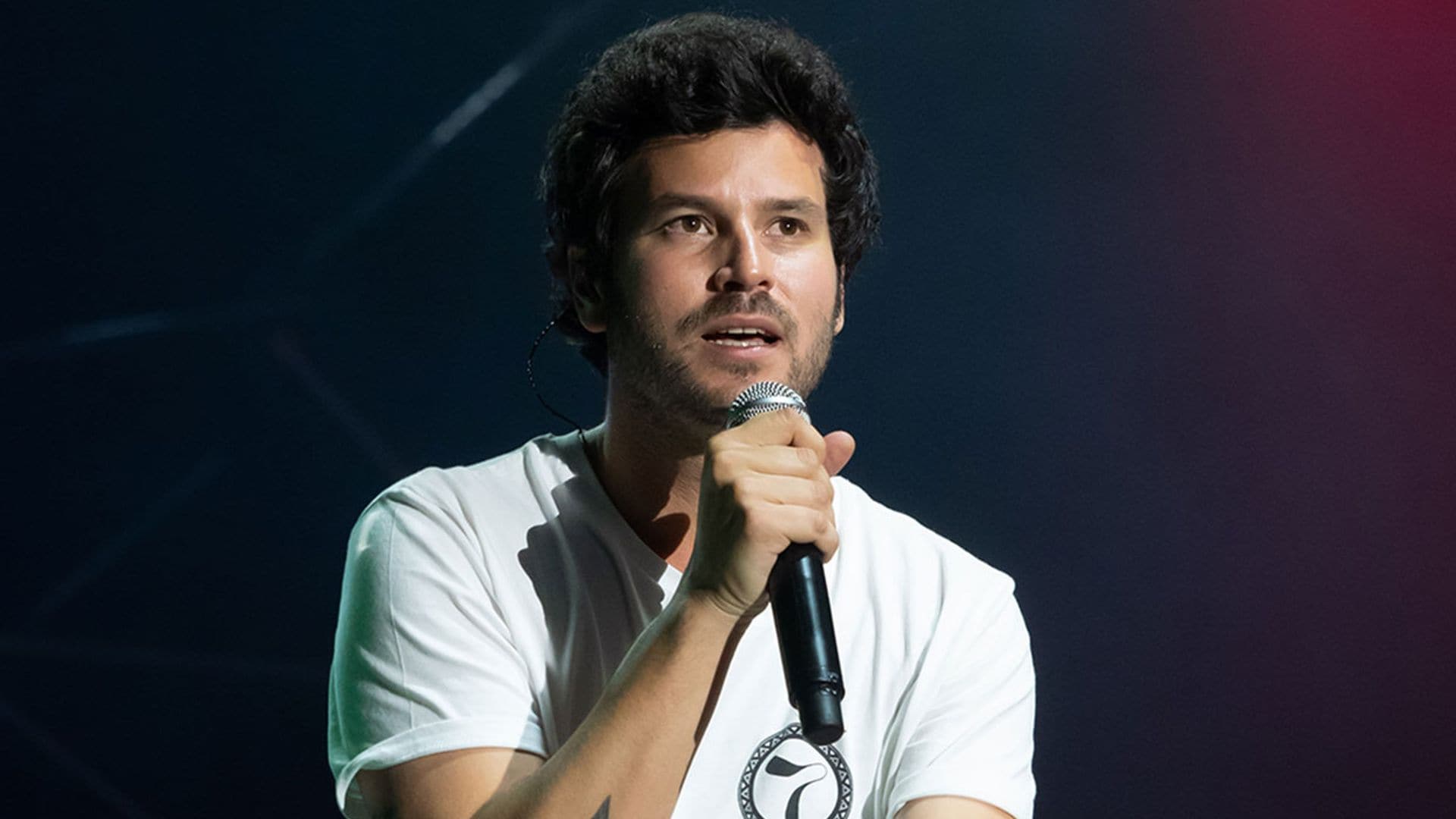 Guillermo Bárcenas le dedica una canción a su madre que cumple condena en prisión