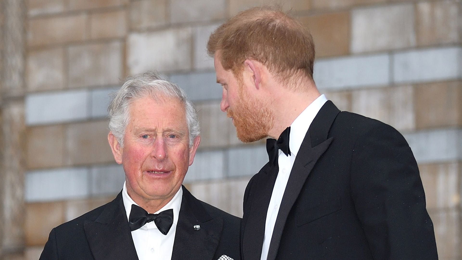 Toda la verdad de la discusión entre el rey Carlos III y el príncipe Harry sobre la paternidad