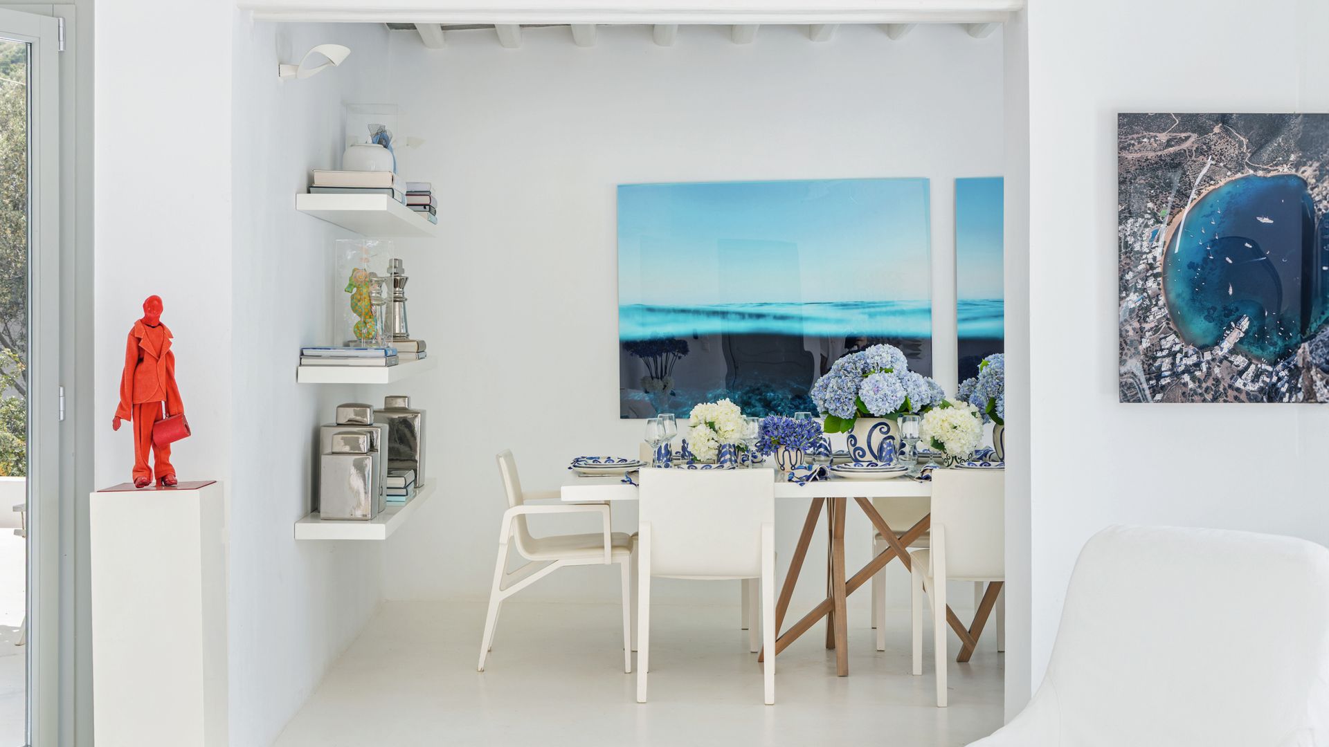 MARINA VERNICOS NOS INVITA A CONOCER SU IMPRESIONANTE CASA JUNTO AL MAR, EN LA ISLA DE SIFNOS, UNA DE LAS PERLAS DEL EGEO