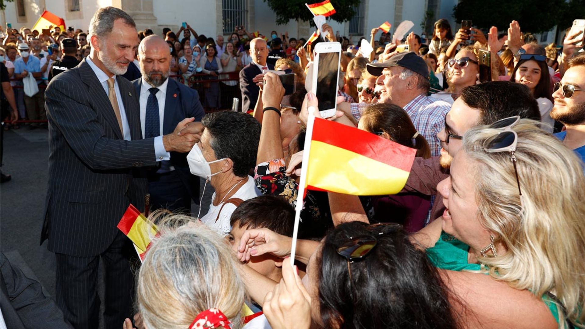 El rey Felipe visita dos bodegas centenarias en Cádiz antes de recibir a los líderes de la OTAN