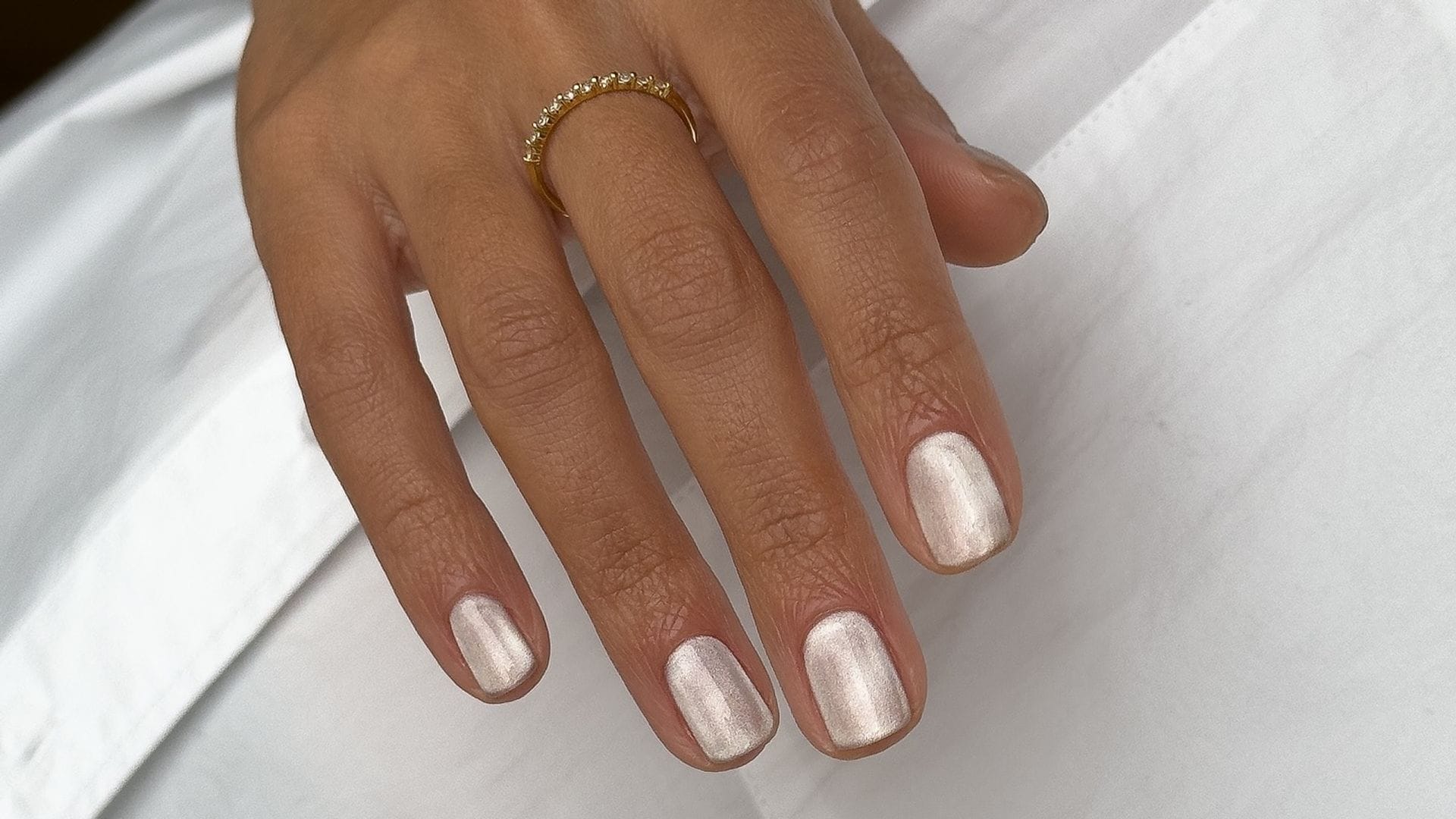 Estos 12 colores de uñas son los que más duran y disimulan el crecimiento