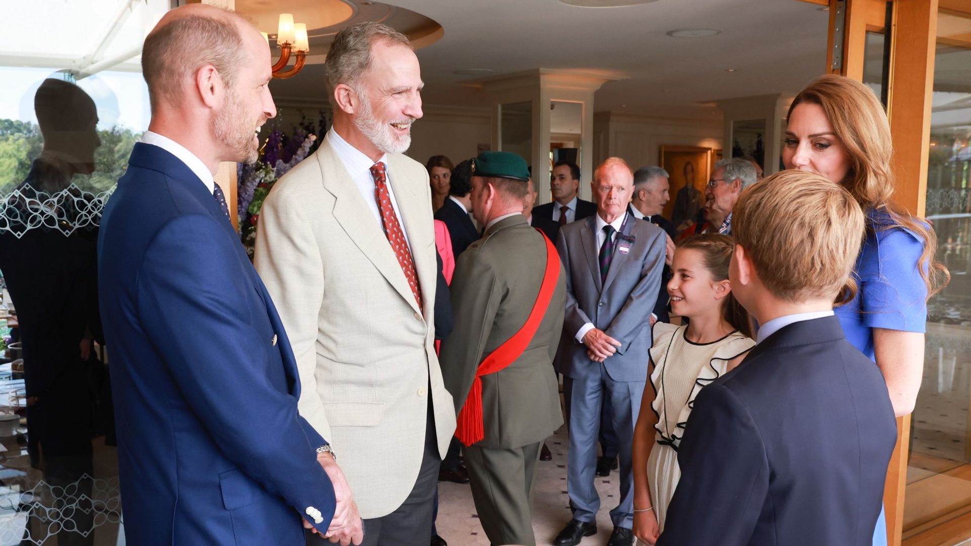 Duelo de reyes en Wimbledon: Kate, Guillermo y sus hijos coinciden con Felipe VI en la final de Alcaraz