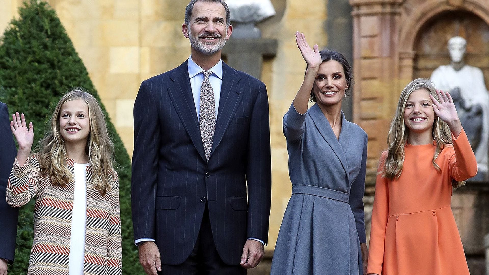 Gaitas, sonrisas y mucha emoción en la bienvenida a la princesa Leonor en Oviedo