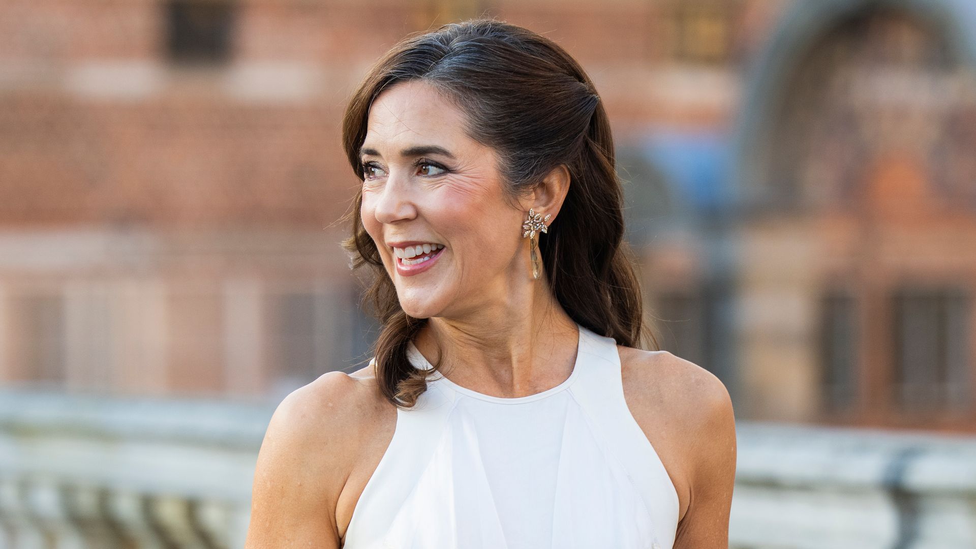Mary de Dinamarca sigue los pasos de la reina Letizia y presume de brazos tonificados: cómo cuidar esta zona a partir de los 50