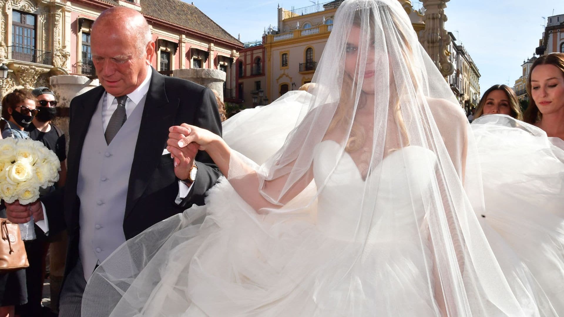 El exuberante vestido de novia de Sophie Karoly en su boda con Francisco de Borbón