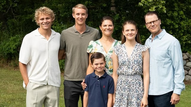 Estelle de Suecia aparece descalza en uno de los actos relacionados con el cumpleaños de su madre, Victoria de Suecia