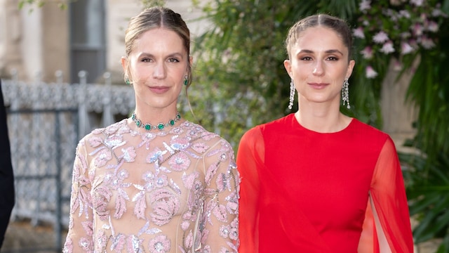 Eugenie y Electra Niarchos en el Baile de Verano en París