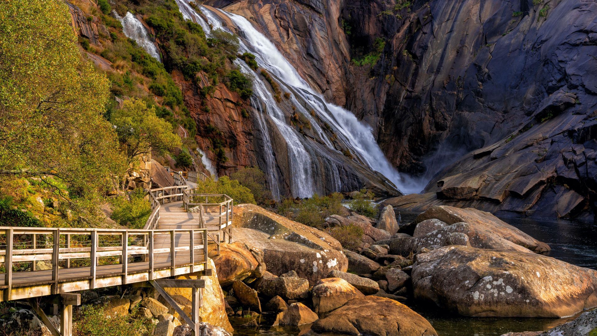 pasarela que conduce a la Cascada de Ézaro, A Coruña