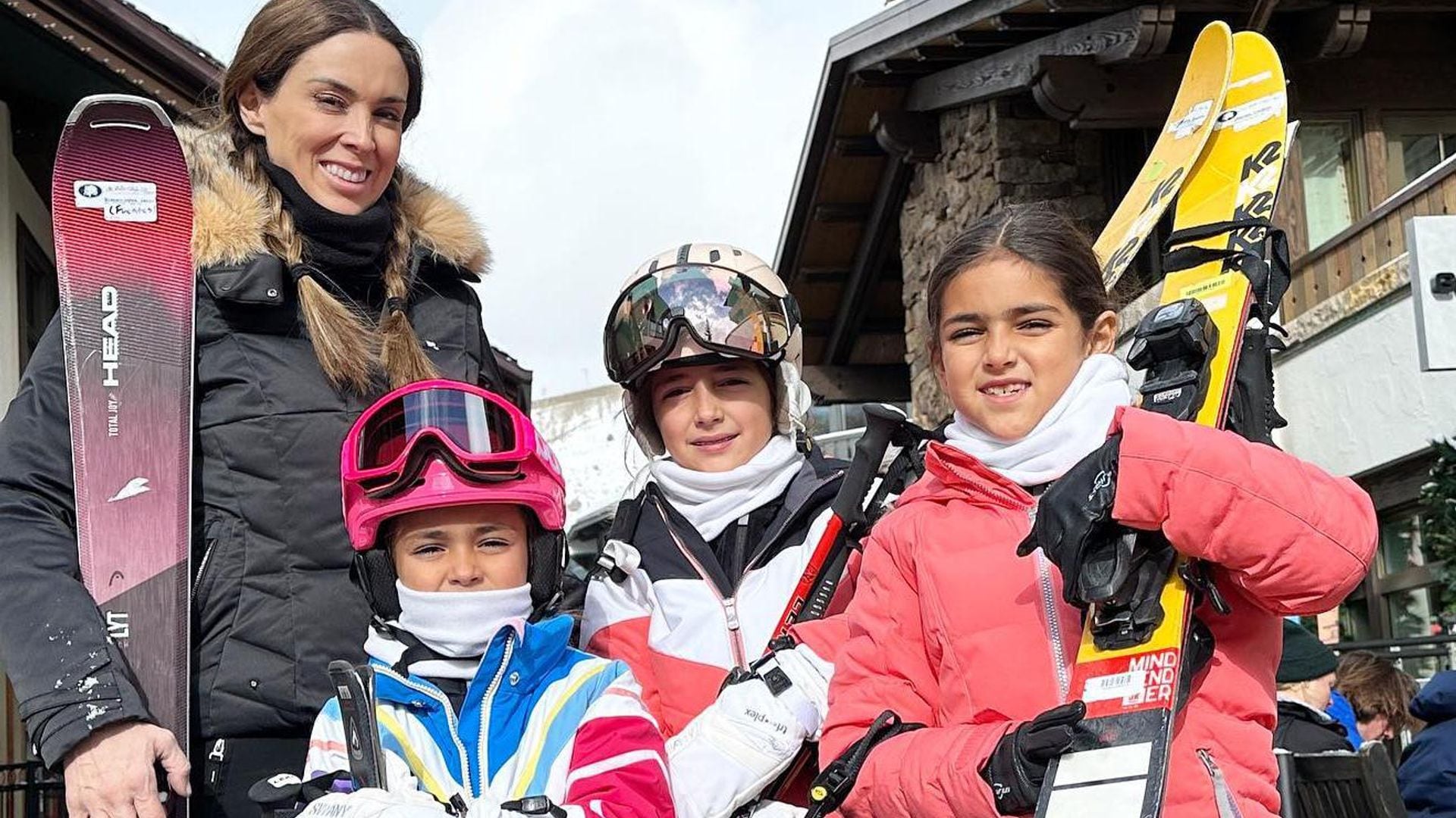 ¡Conquistan la montaña! Las hijas de Jacky Bracamontes esquían como profesionales