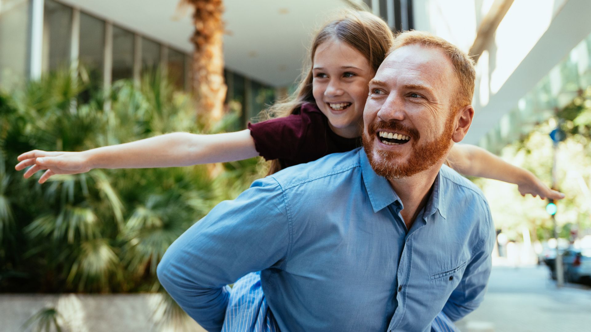 Un padre y su hija, felices juntos
