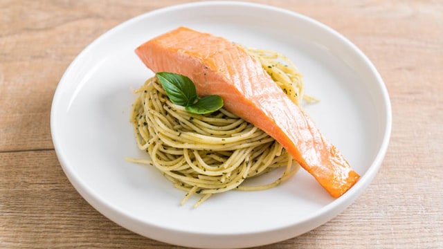 pasta salmon pesto