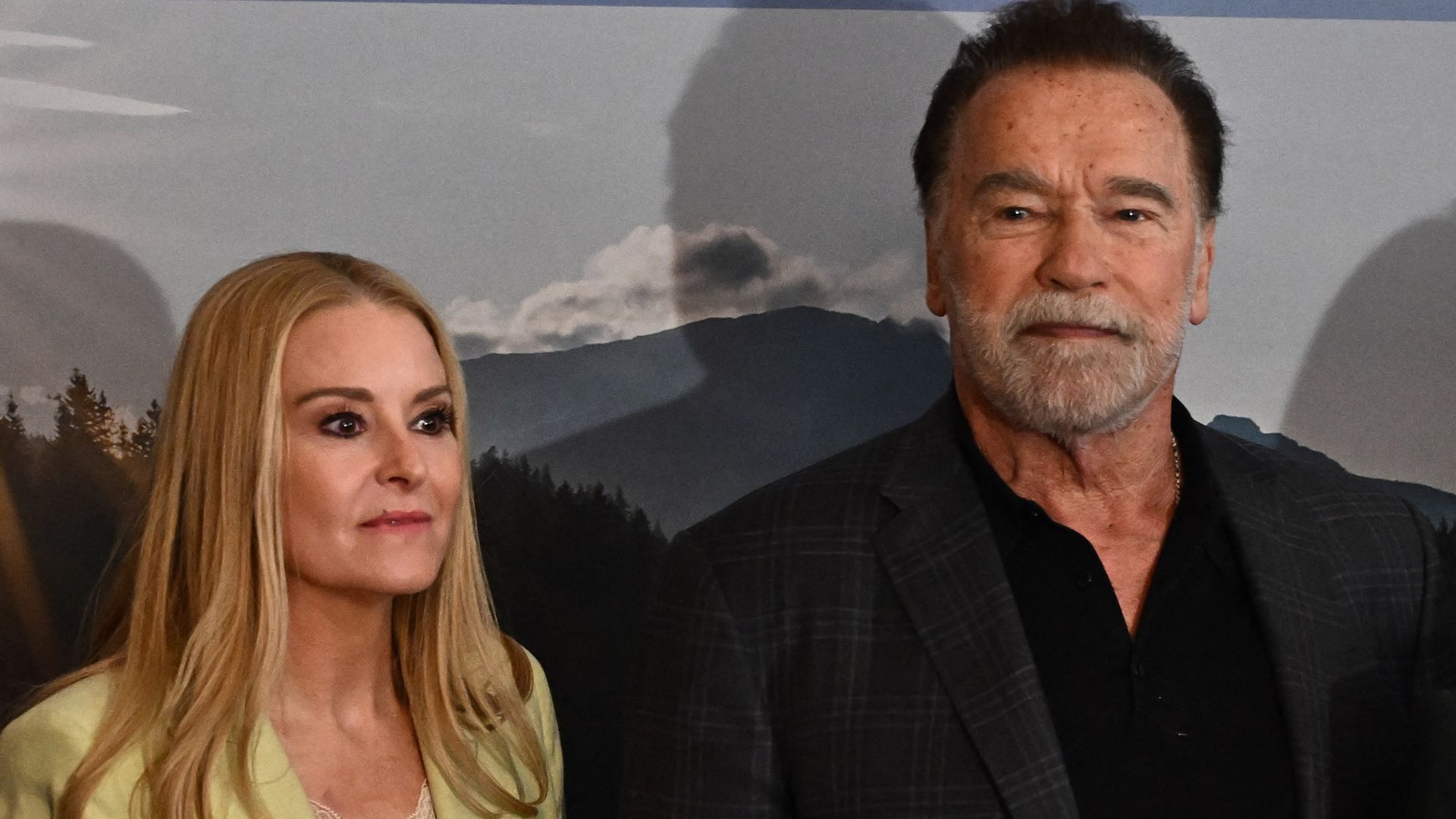 La inusual aparición de Arnold Schwarzenegger con su novia, la fisioterapeuta Heather Milligan, 27 años menor, en una cumbre para luchar contra el cambio climático en Viena