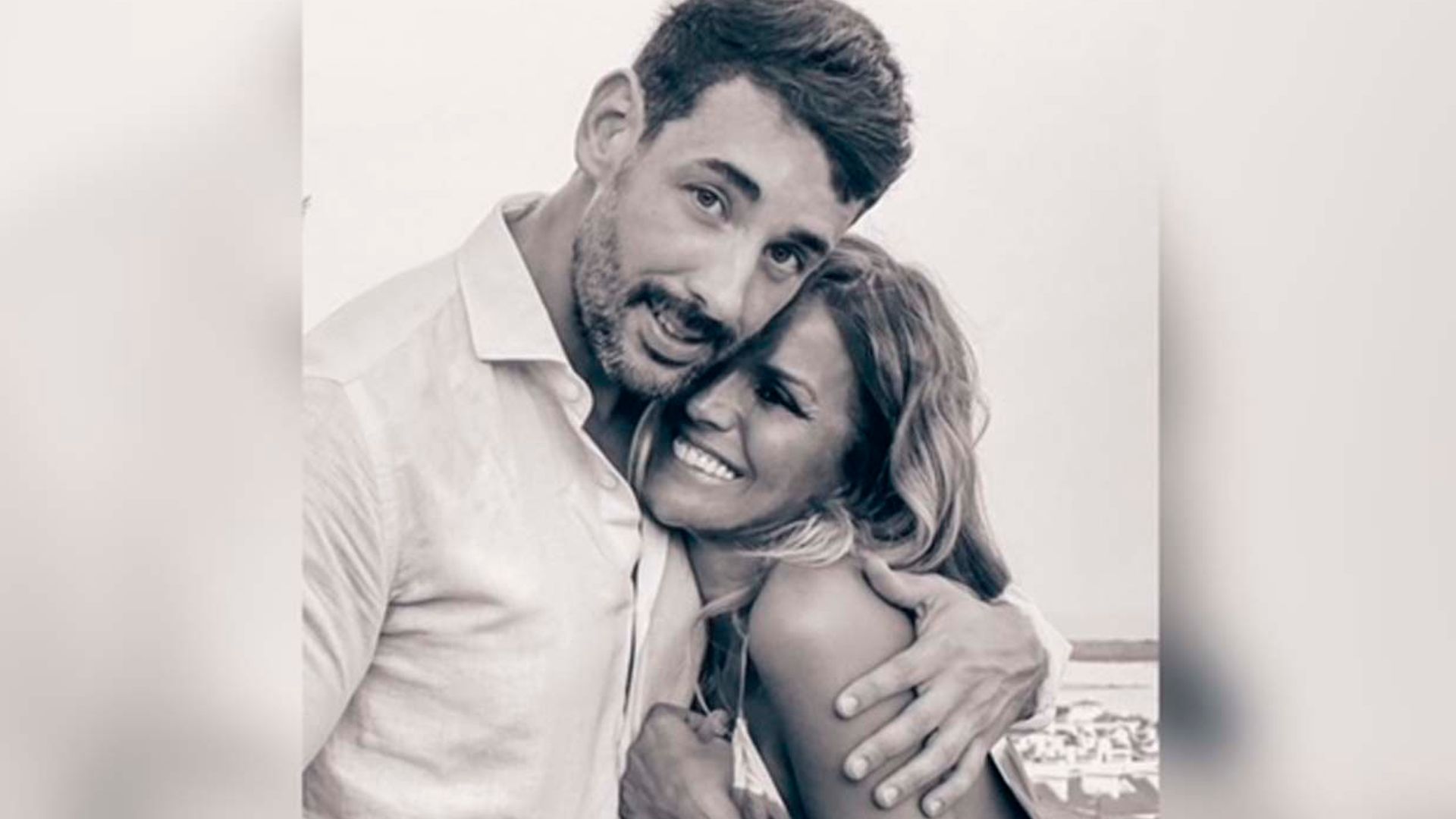 Marta López, arropada por su novio durante el duro momento que atraviesa