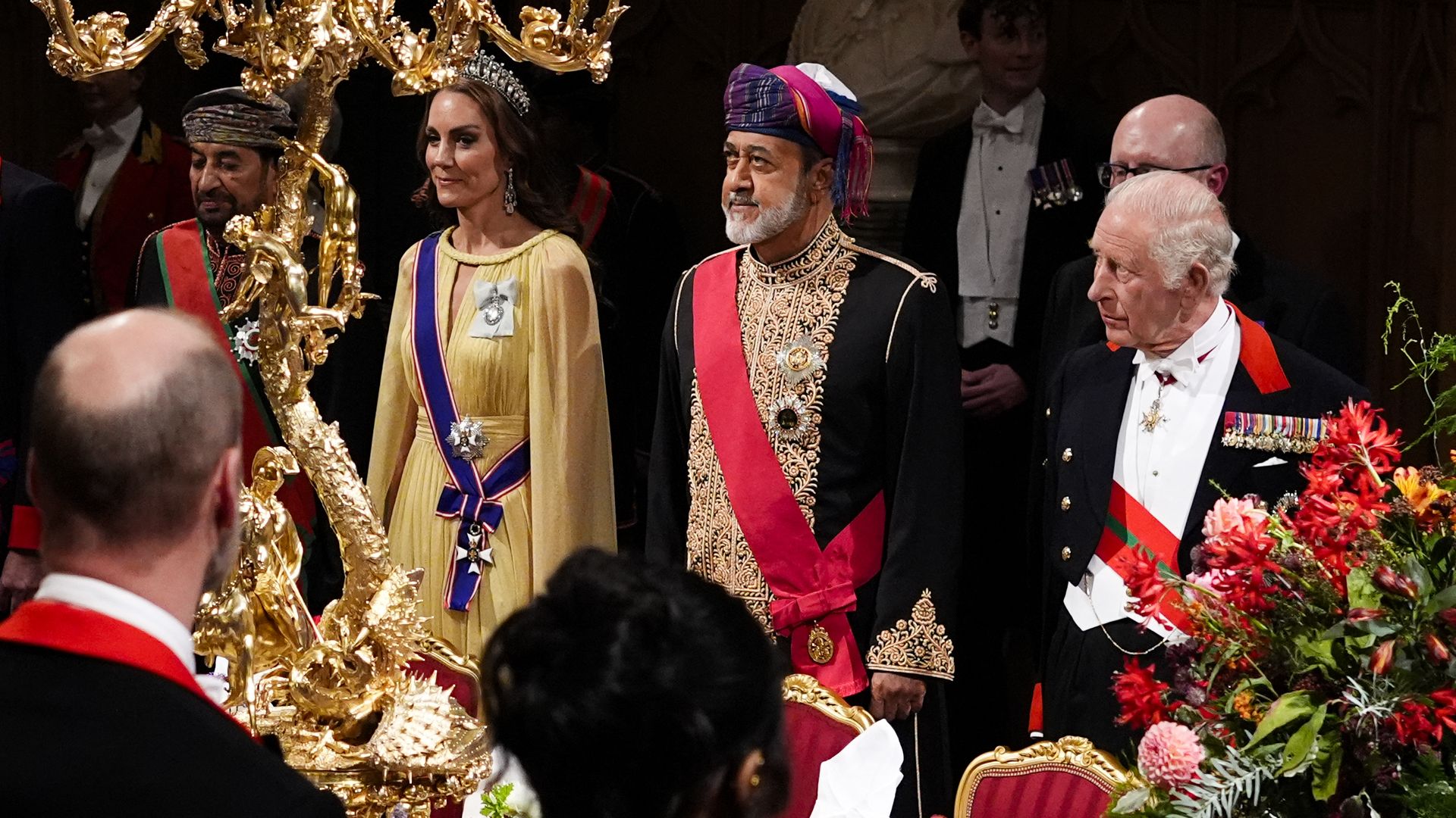 Kate Middleton , con el sultán de Omán y el rey Carlos III
