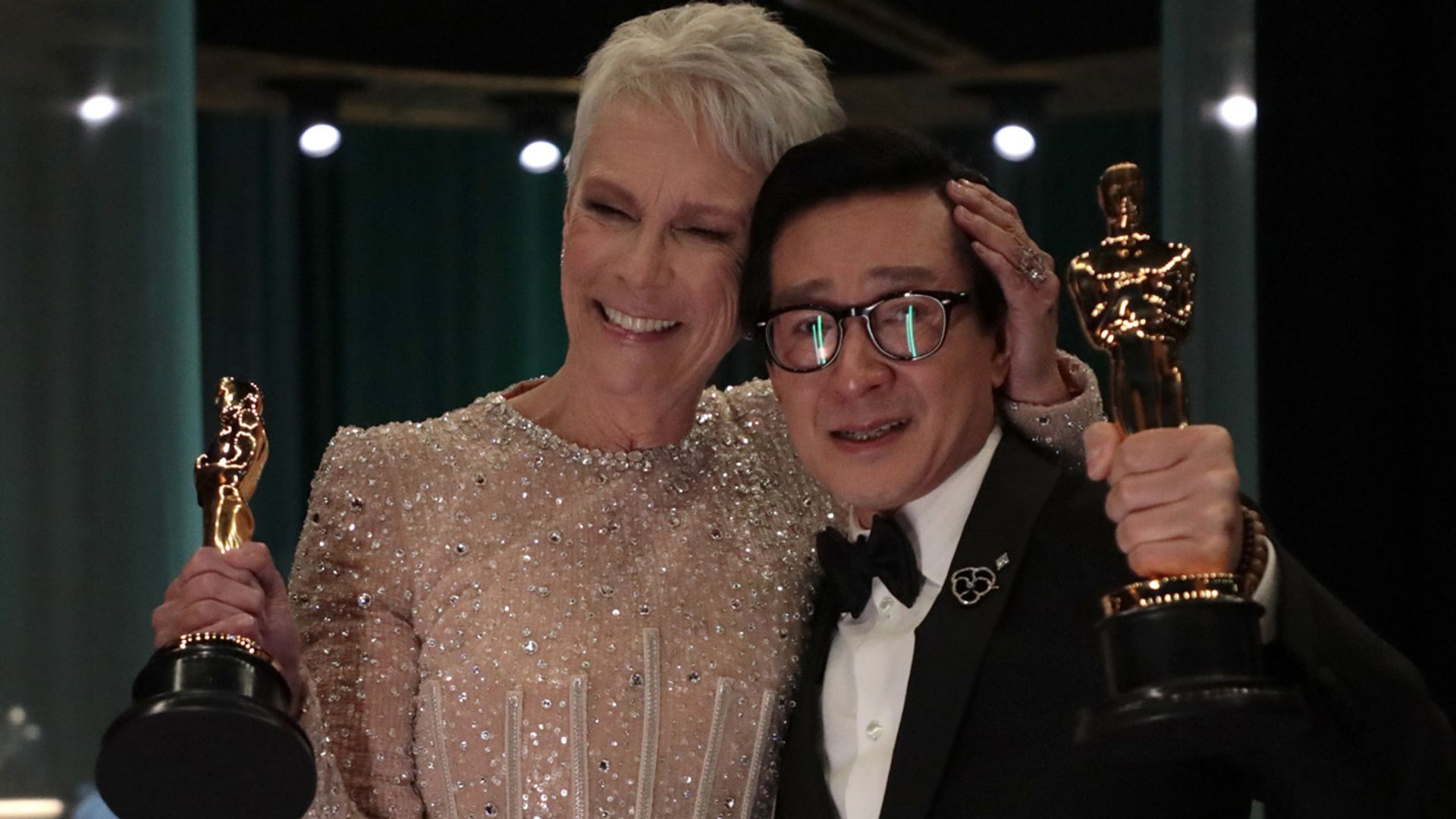 Directos al corazón: así han sido los discursos de Ke Huy Quan y Jamie Lee Curtis