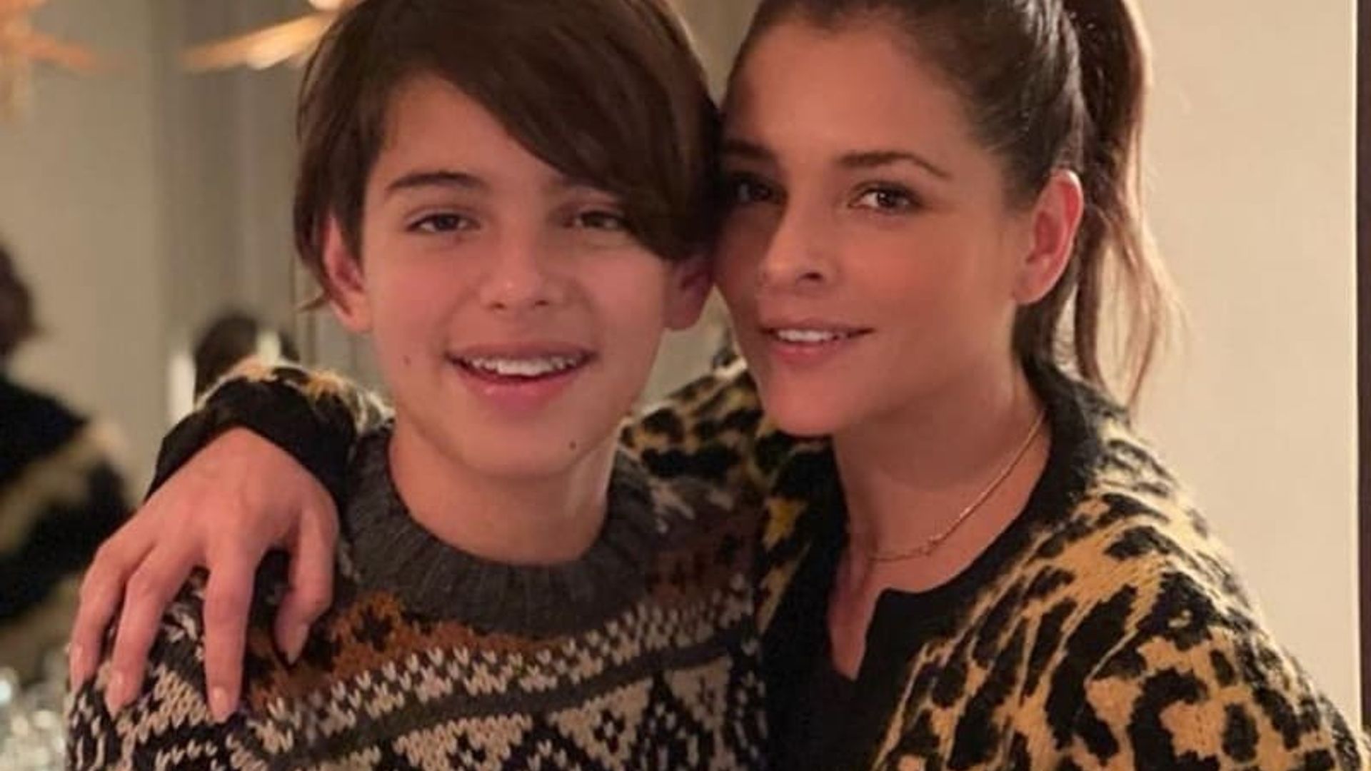 Tras su cirugía, Grettell Valdez y su hijo Santino Borghetti vacacionan en París
