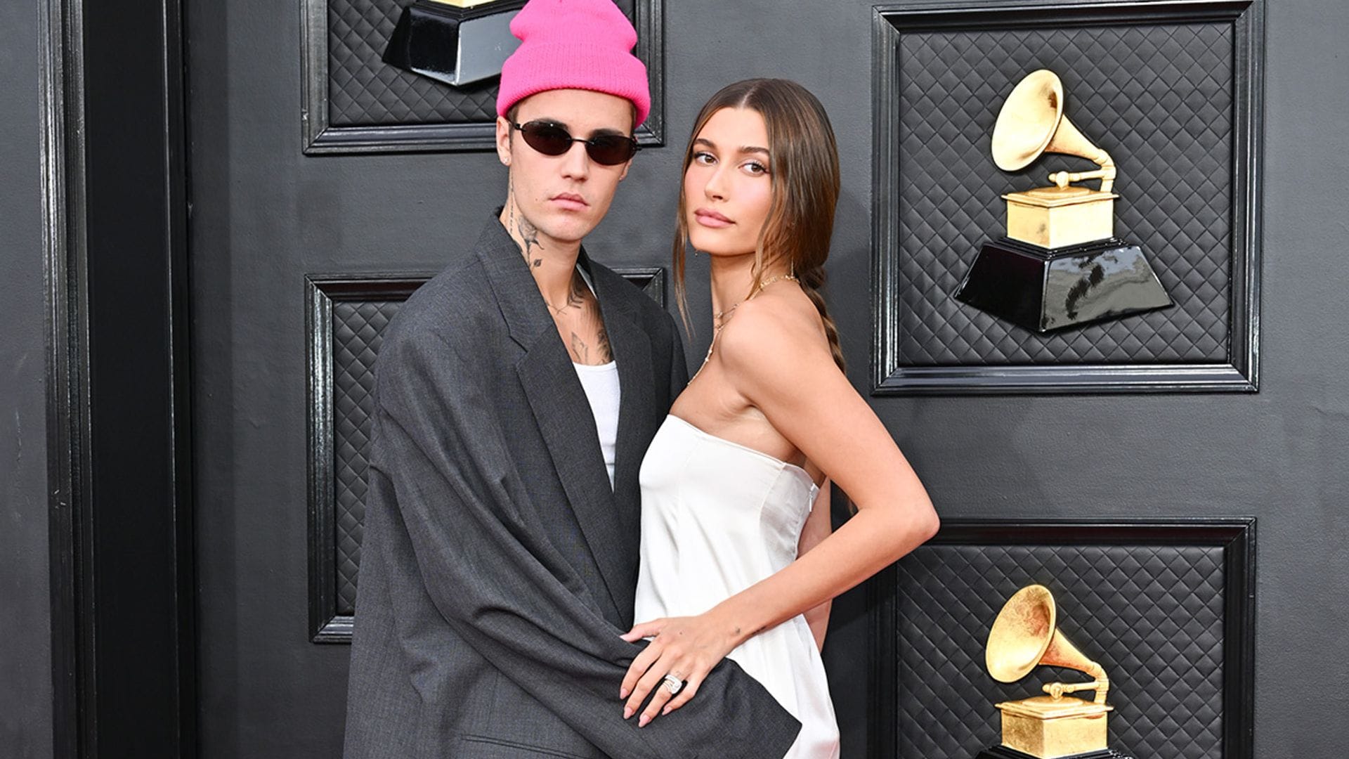 ¿Está Hailey Bieber embarazada? Las razones por las que sus fans así lo creen
