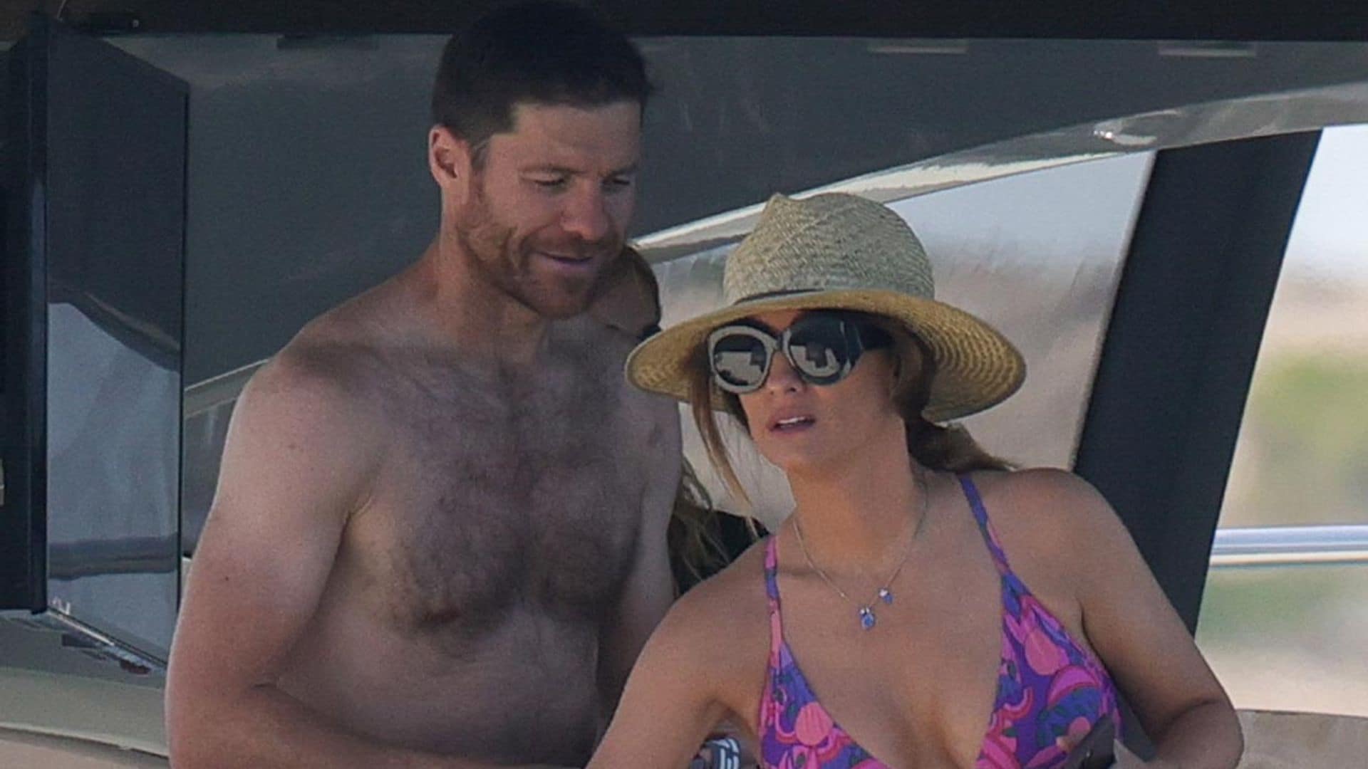 Tienen tres hijos y una tranquila vida en San Sebastián, Xabi Alonso y Nagore Aranburu celebran casi dos décadas de amor