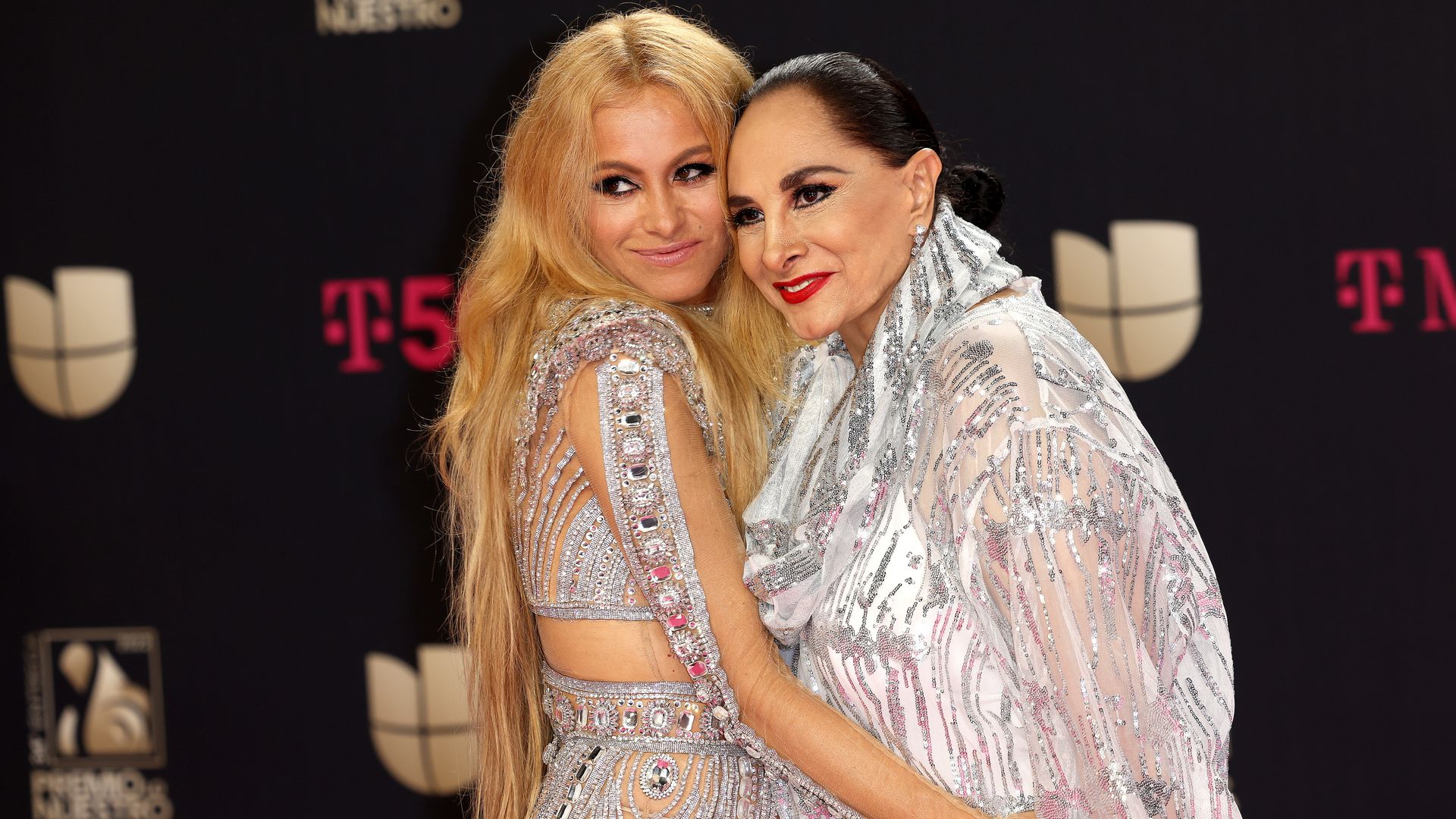 Conmovida, Paulina Rubio dedica un emotivo mensaje a su mamá a dos años de su partida