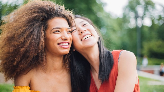 Mujeres de diferentes razas 