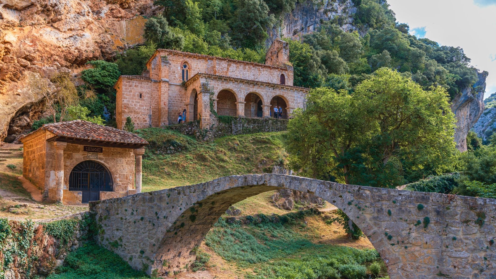 El pueblo de Burgos que tiene las cascadas más bonitas (y no es Orbaneja del Castillo)