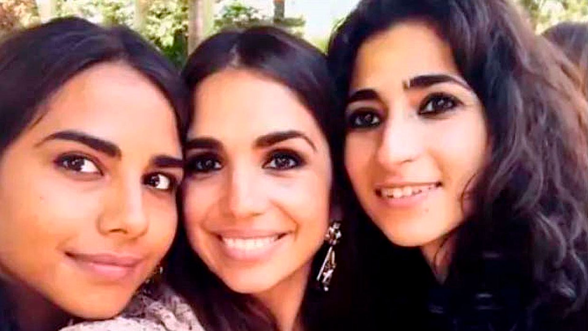 Lola con sus primas, Elena Furiase y Alba Flores