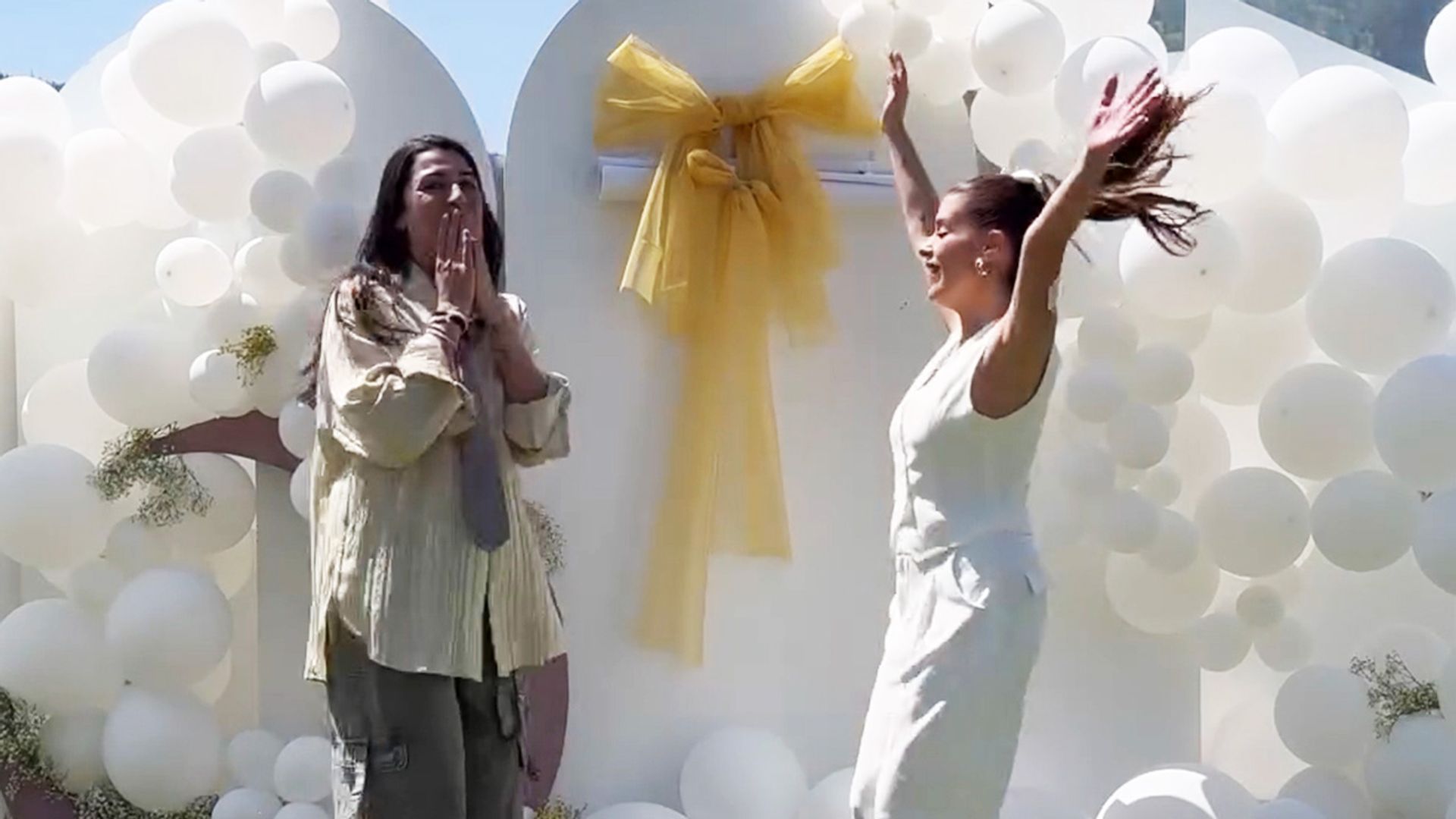 ¿Niño o niña? Dulceida y Alba Paul anuncian con un divertido fiestón que el bebé que esperan es...