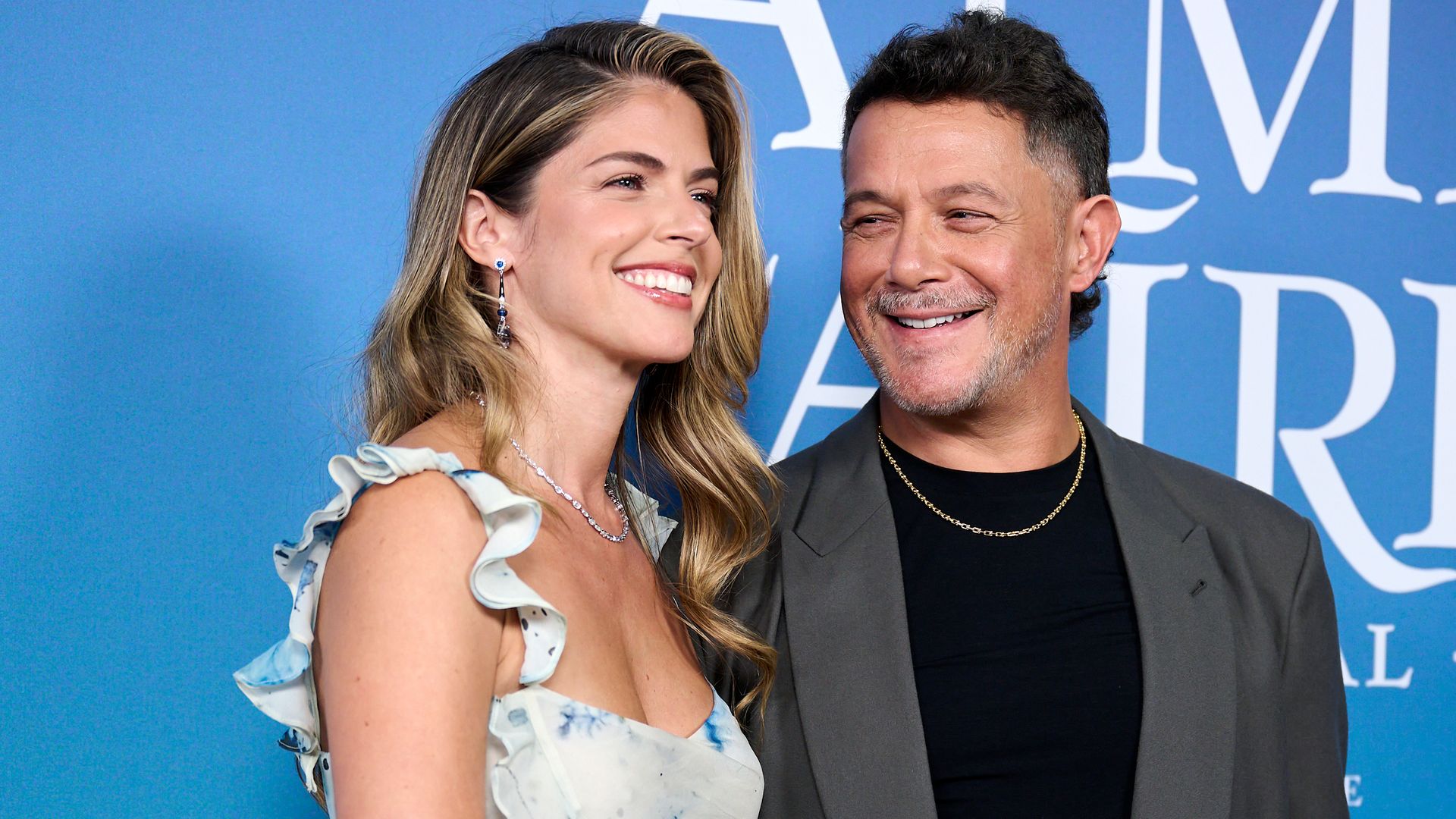 Sin 'Corazón partío', pero con guitarras, piano y mucho diseño: entramos en la casa de Alejandro Sanz en Madrid