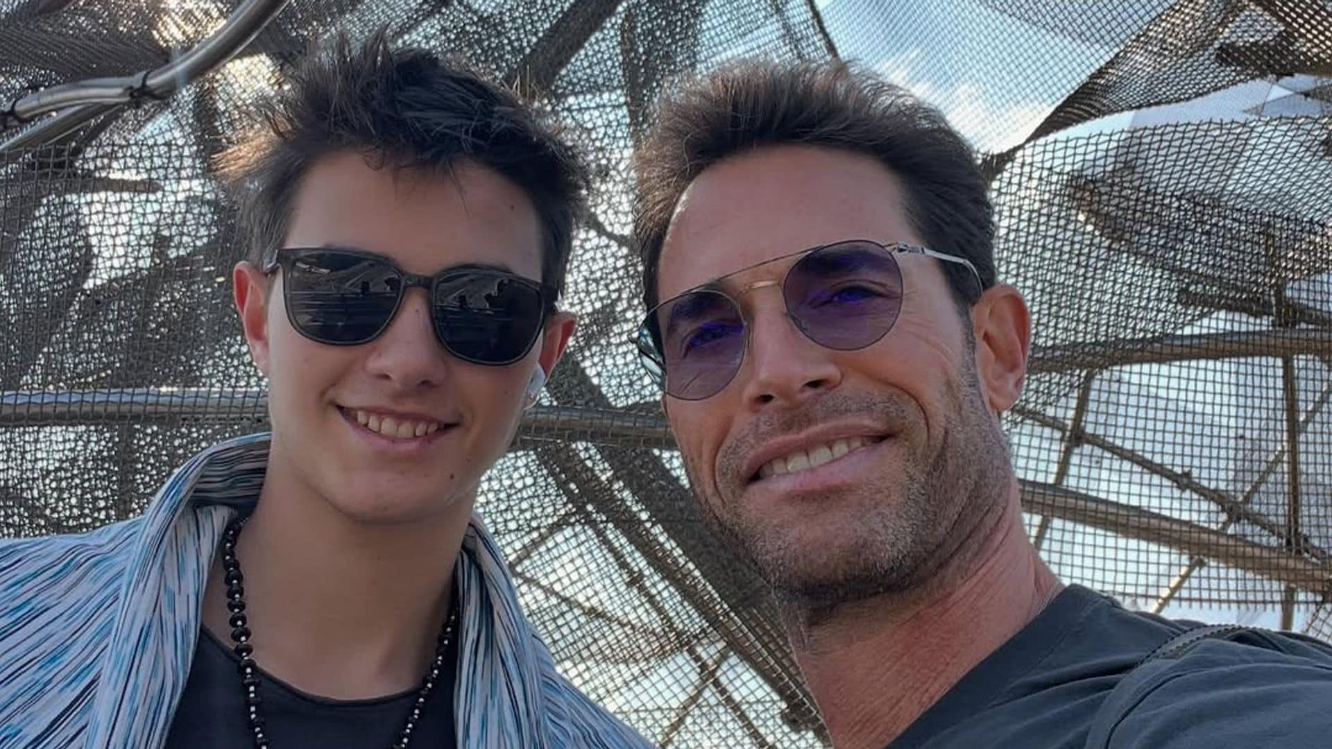 Sebastián Rulli con su hijo Santiago