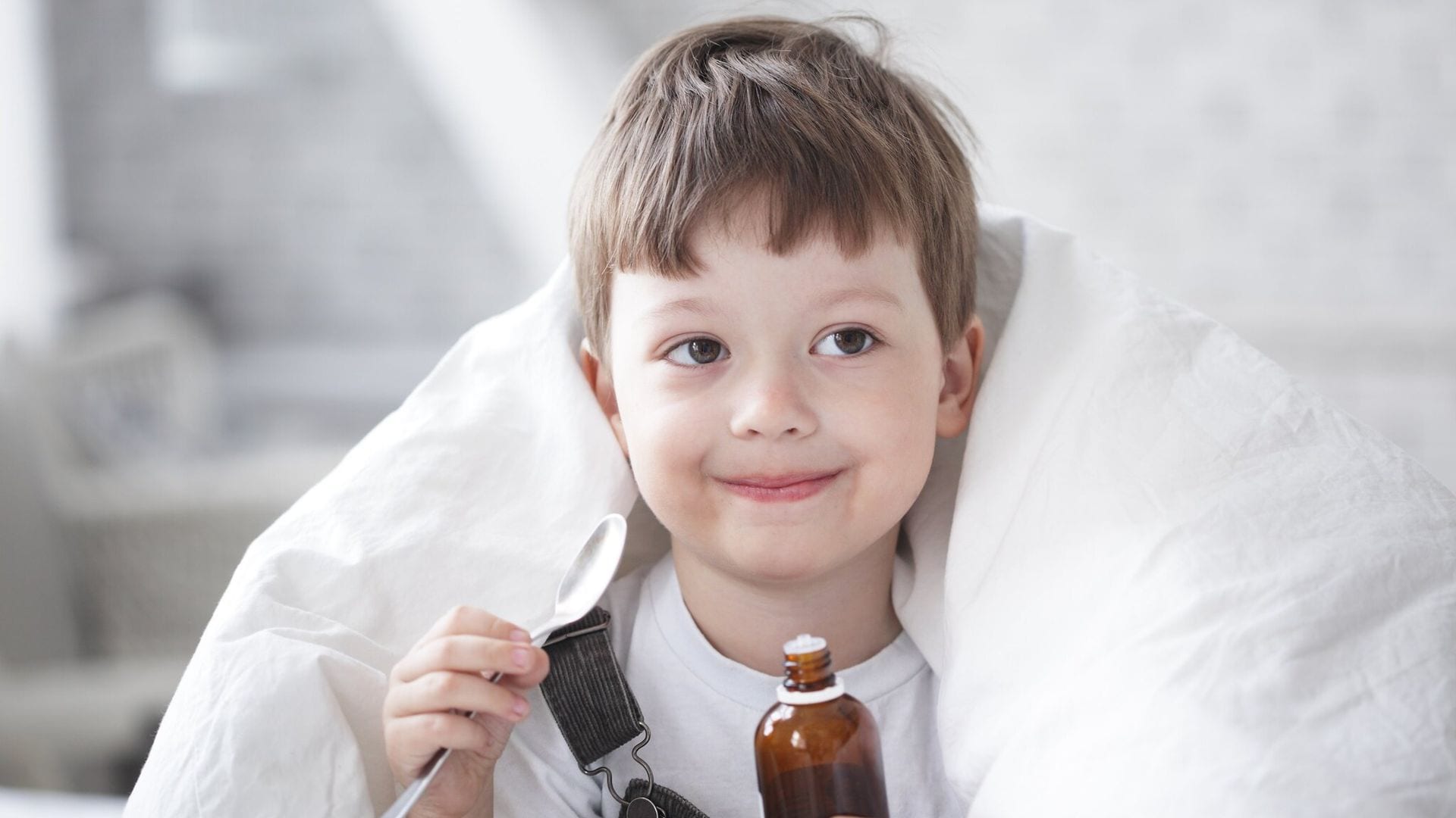 ¿Por qué no debes dar antibióticos a tu hijo por tu cuenta?