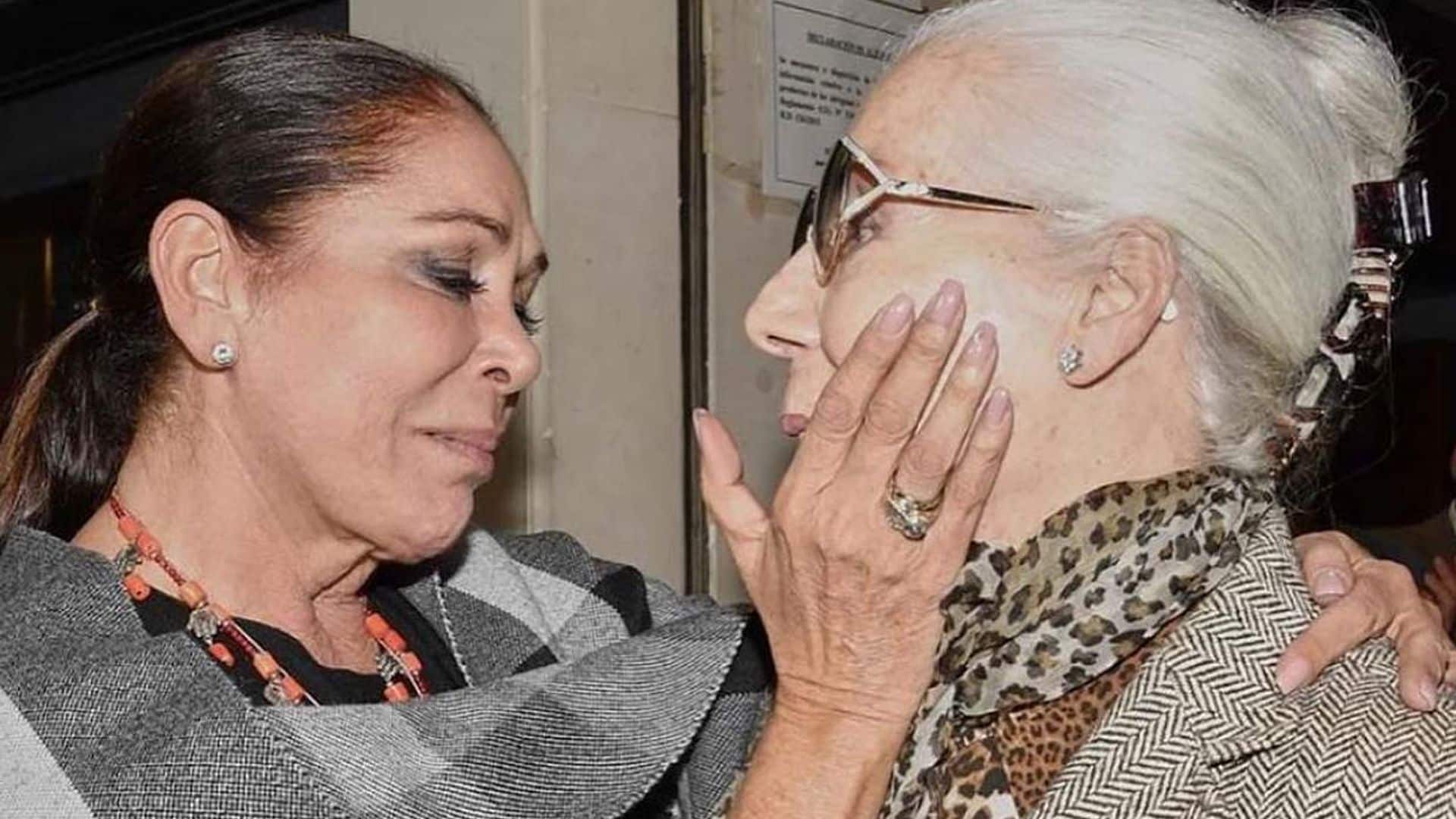 Isabel Pantoja lamenta la muerte de Lina, la diseñadora de su vestido de novia