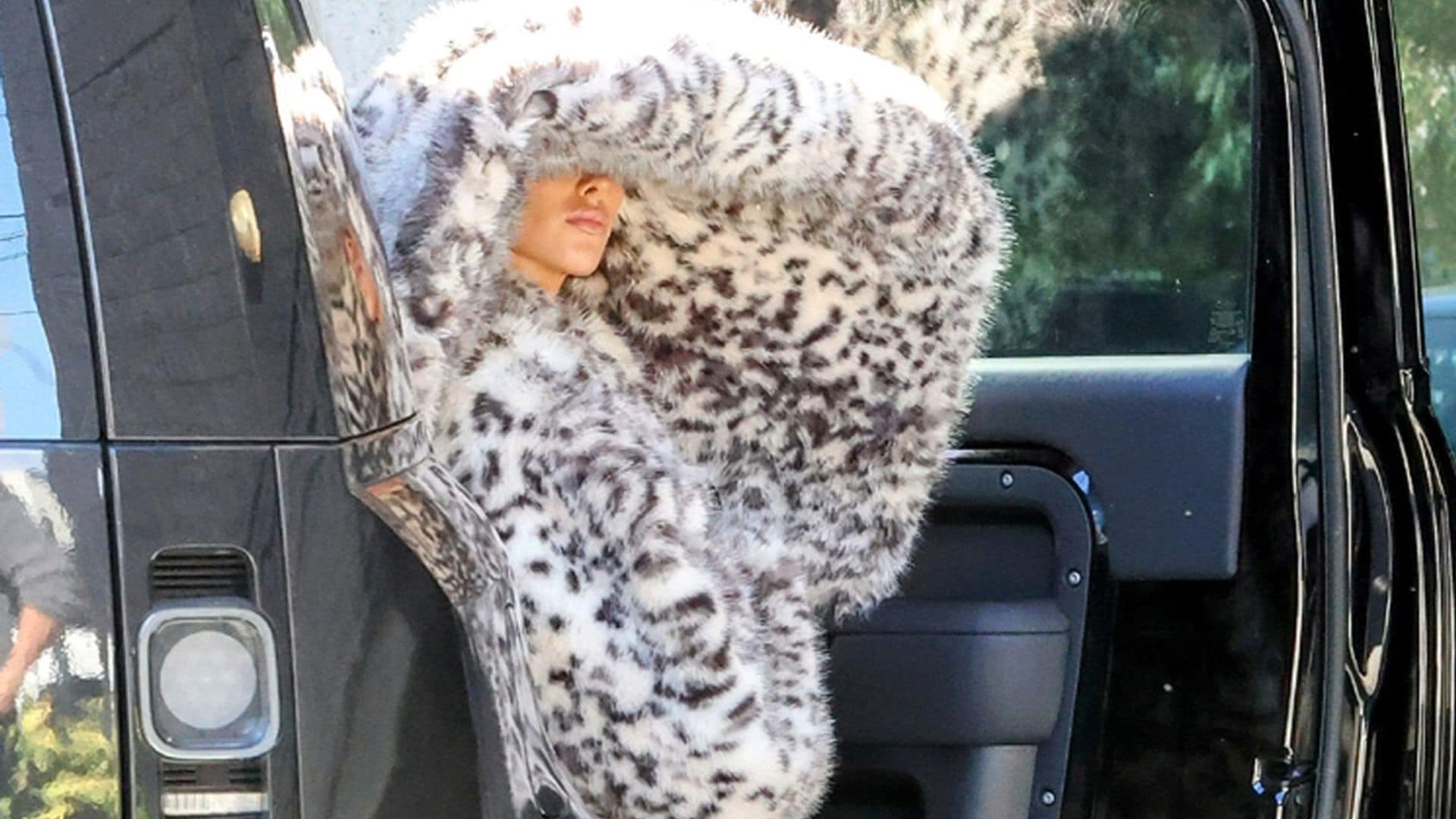 Bianca Censori, mujer Kanye West, impacta con un look imposible por las calles de Los Ángeles