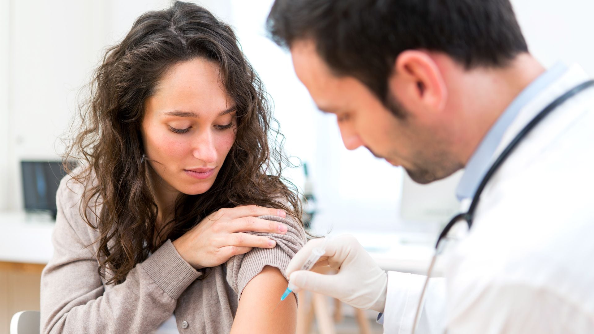 Daniela Silva, internista, sobre la vacunación de la gripe: “La vacuna necesita unas dos semanas para hacer efecto, por eso, cuanto antes nos vacunemos, mejor”