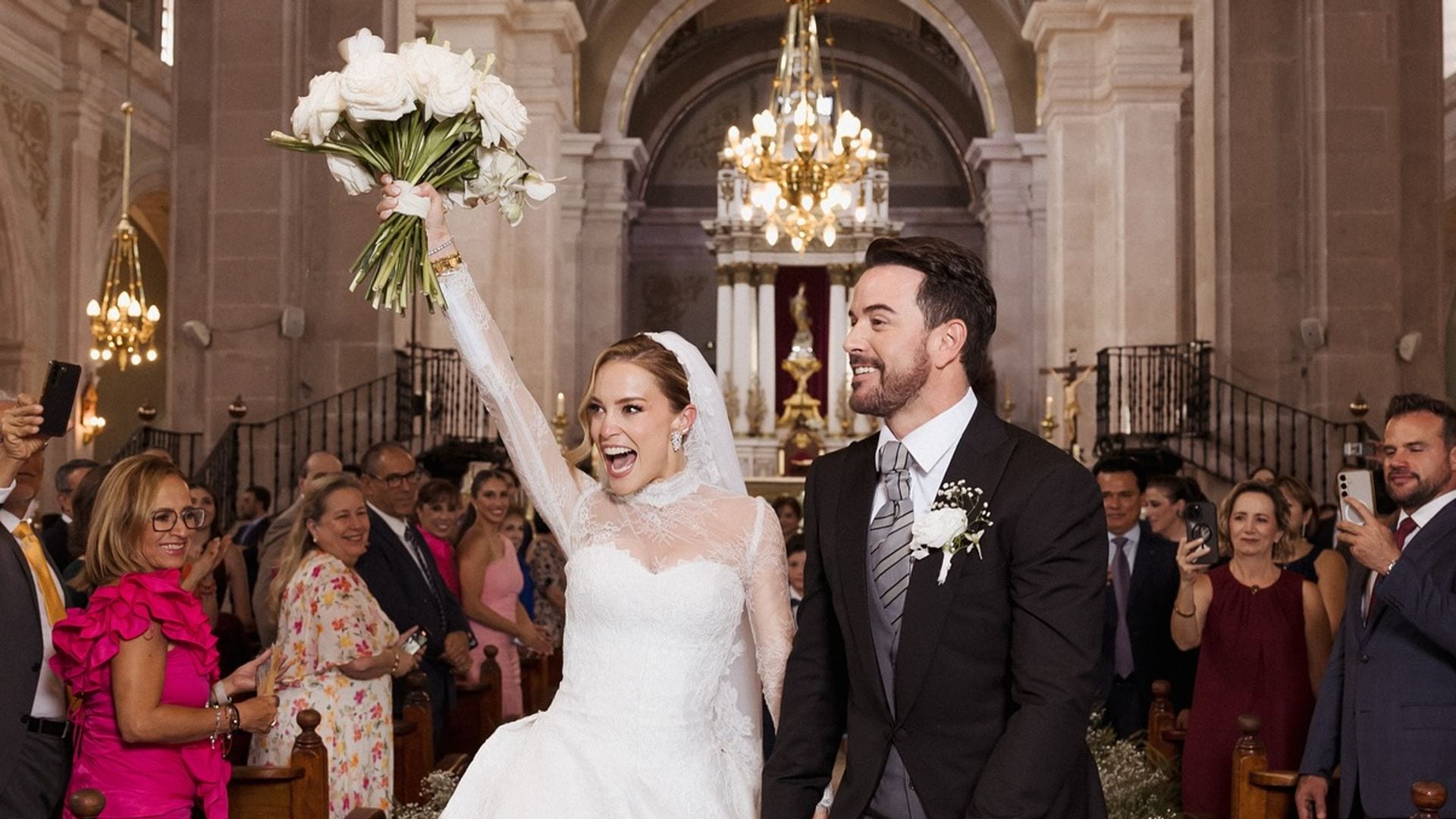 Mane de la Parra y Ligia Uriarte el día de su boda