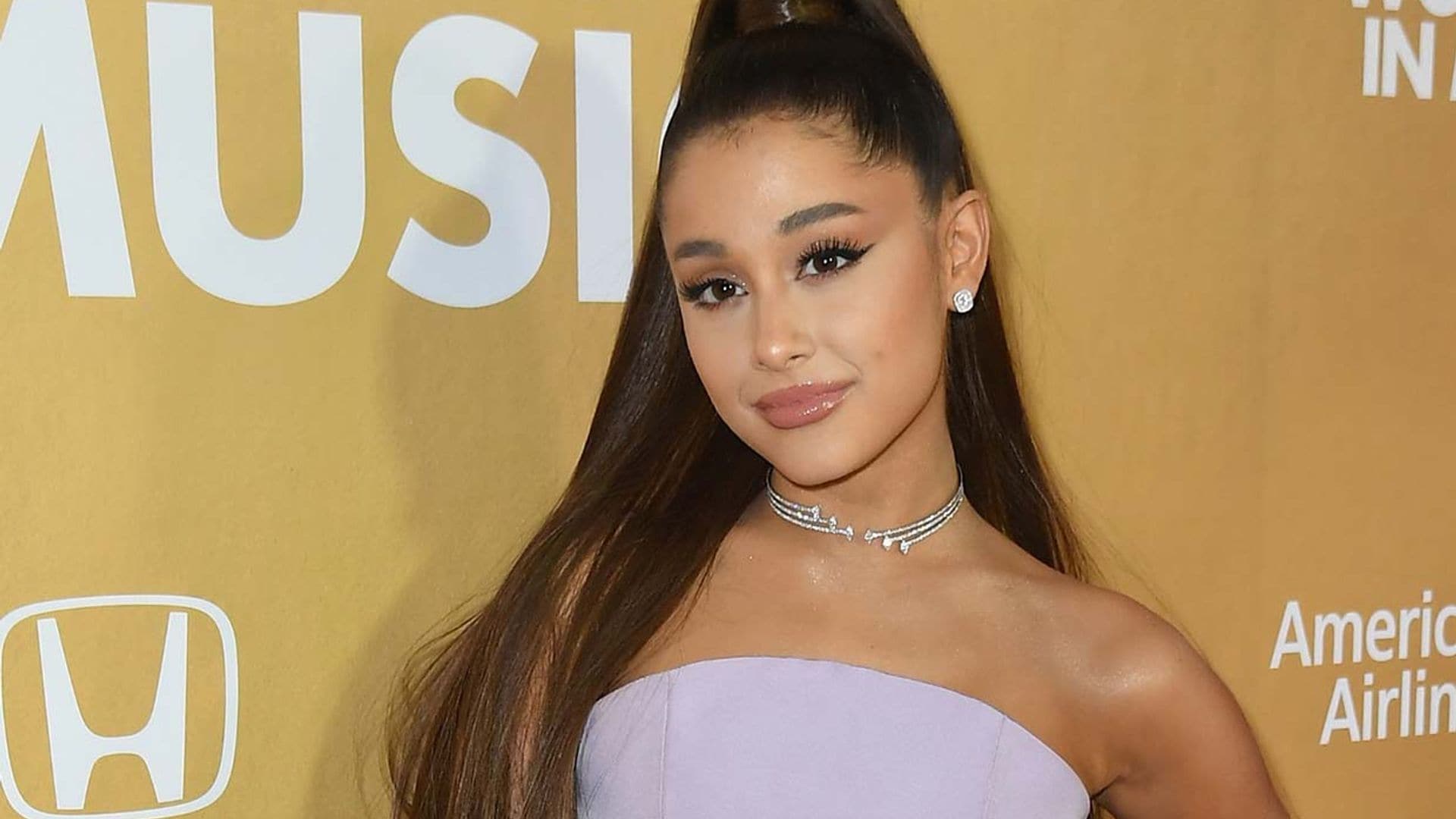 El motivo tras el drástico cambio de Ariana Grande: ¡ahora es rubia!