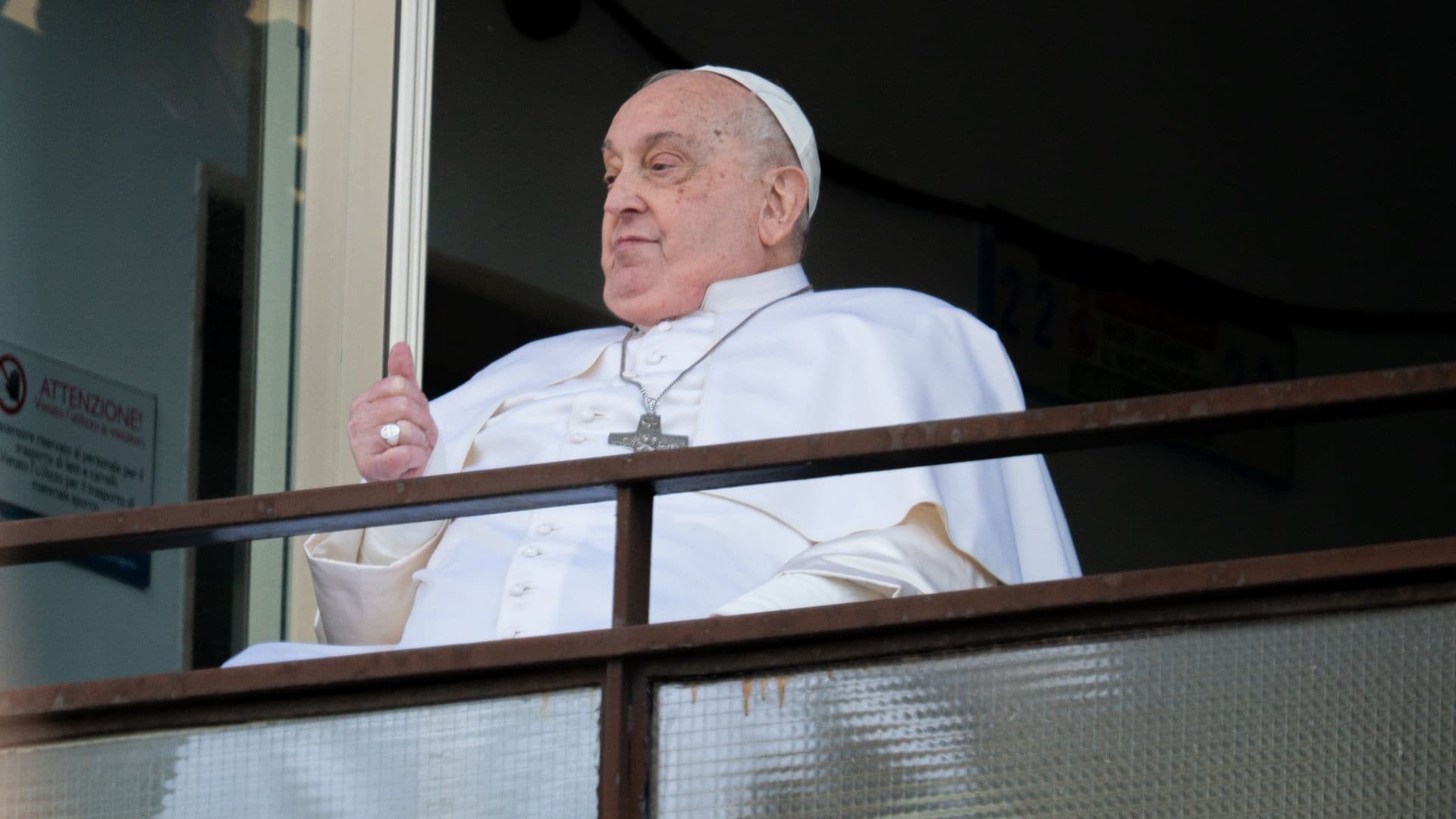 El Papa Francisco reaparece públicamente tras haber sido dado de alta 