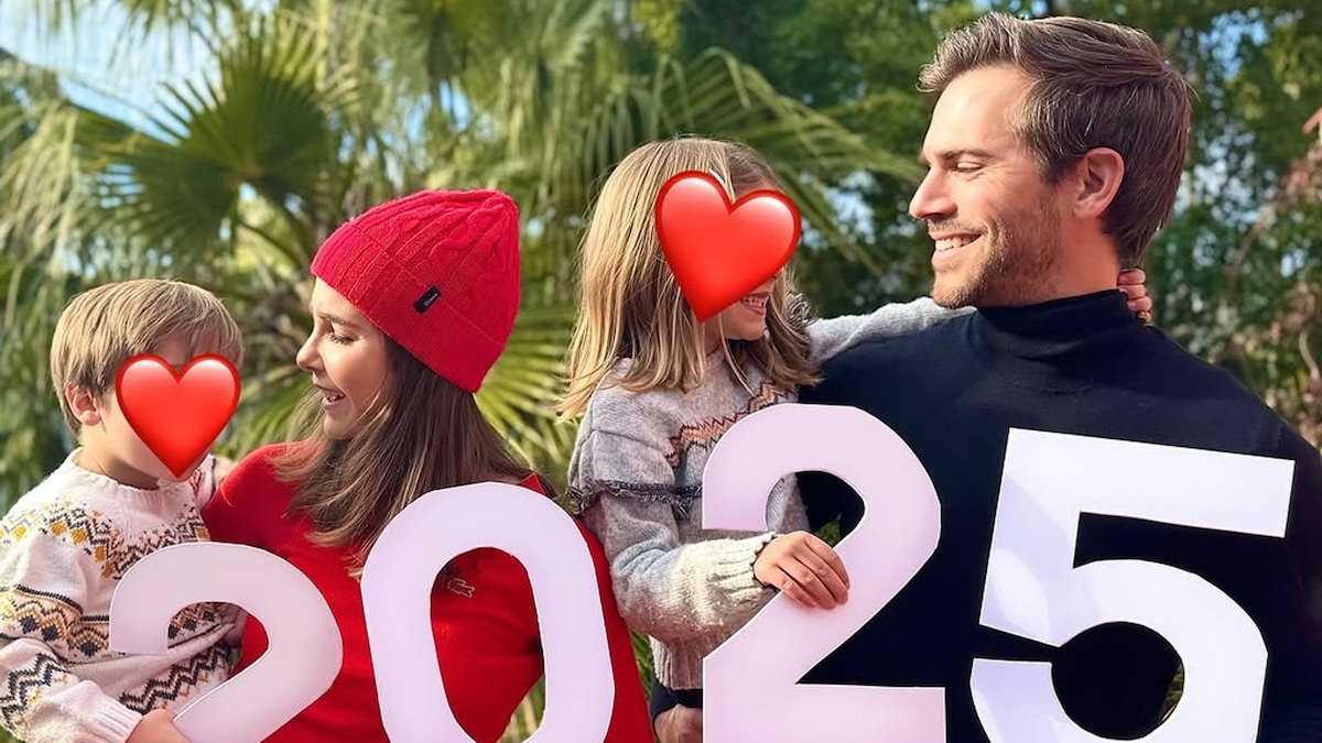 Así han crecido los hijos de Natalia Sánchez y Marc Clotet en su tradicional  posado de Año Nuevo