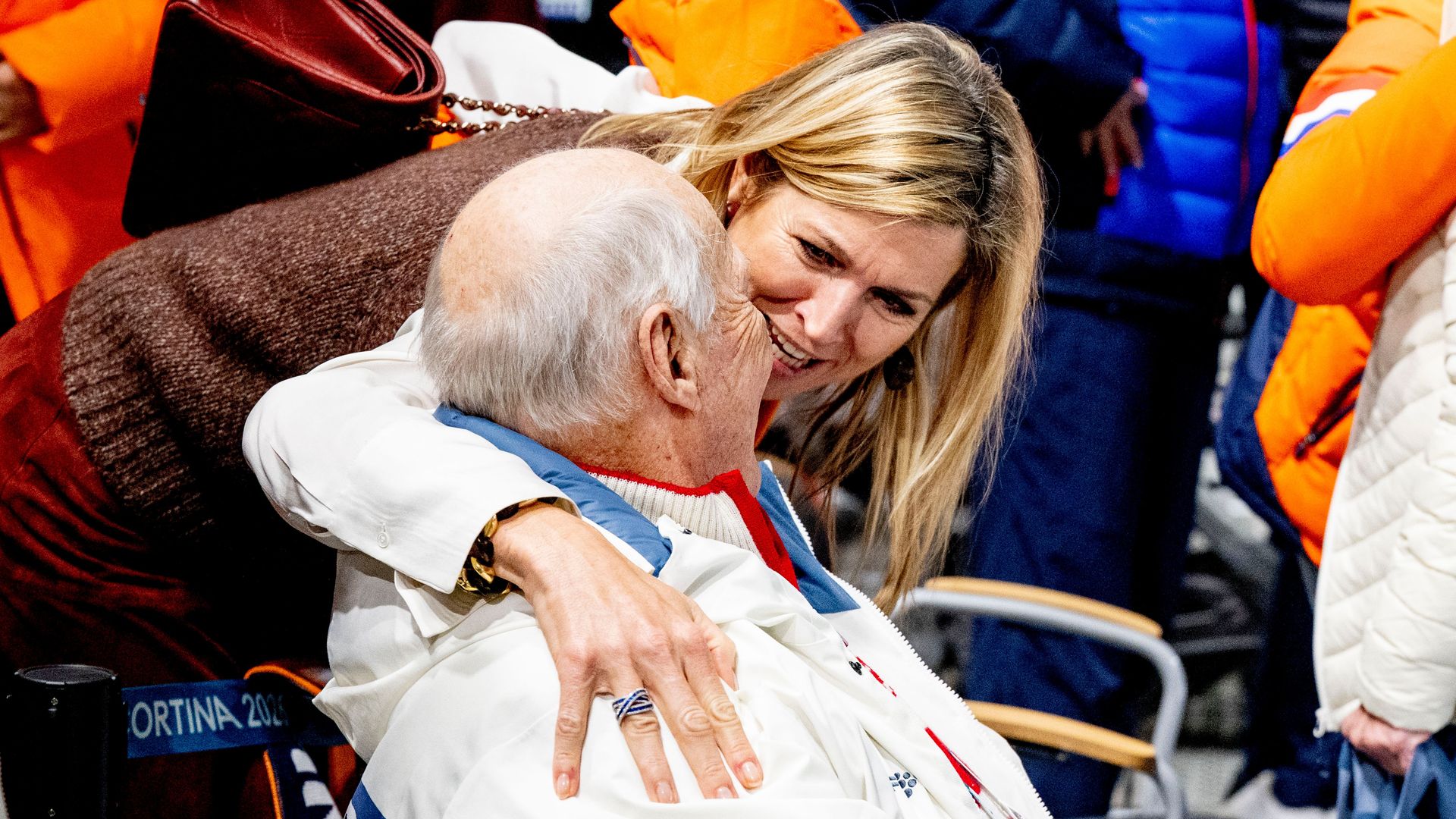 Guillermo y Máxima de Holanda abrazan y reconfortan a los Reyes de Noruega en su peor momento: lo que significan estas fotos