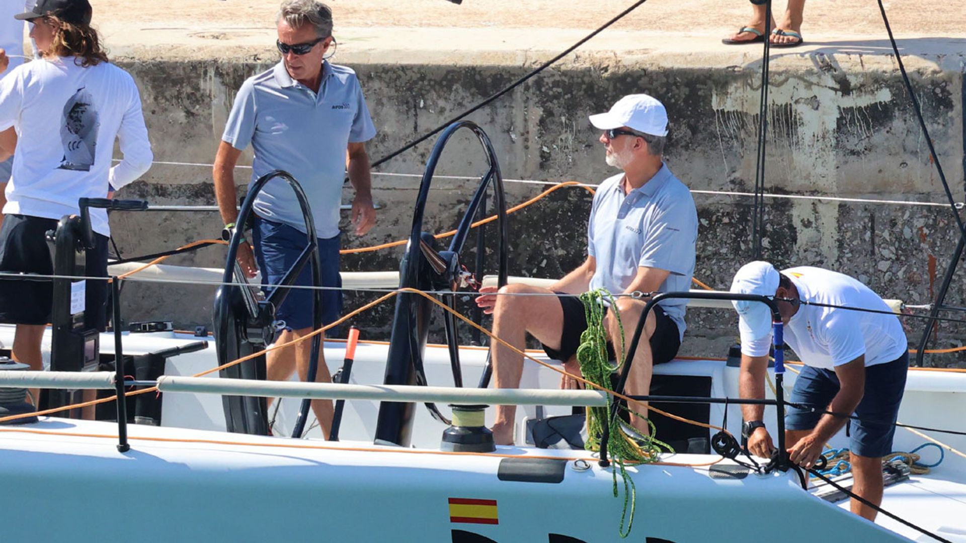 Primeras imágenes del rey Felipe saliendo a navegar en Mallorca