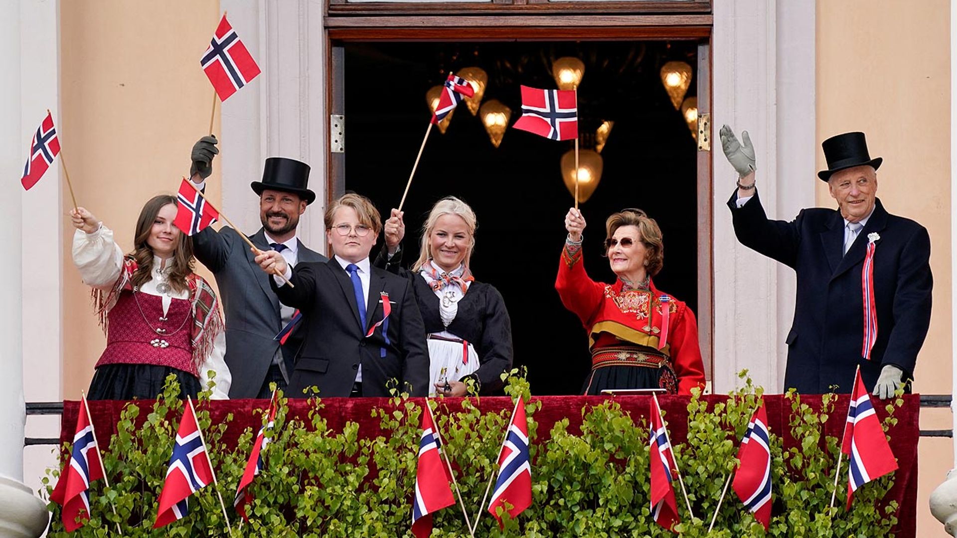 La Familia Real noruega celebra el Día Nacional sin baño de multitudes, pero con algunas sorpresas