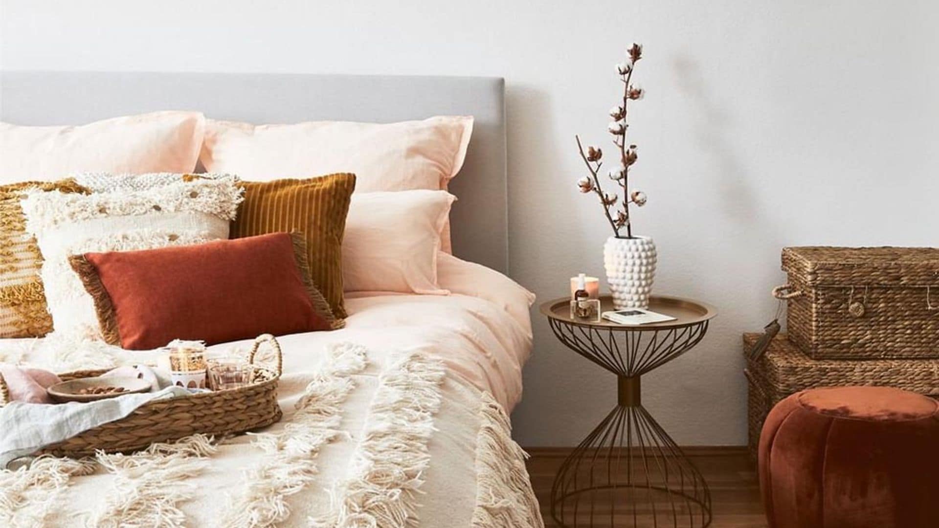 Renueva tu dormitorio con estos juegos de sábanas, cojines y almohadas con efecto relajante