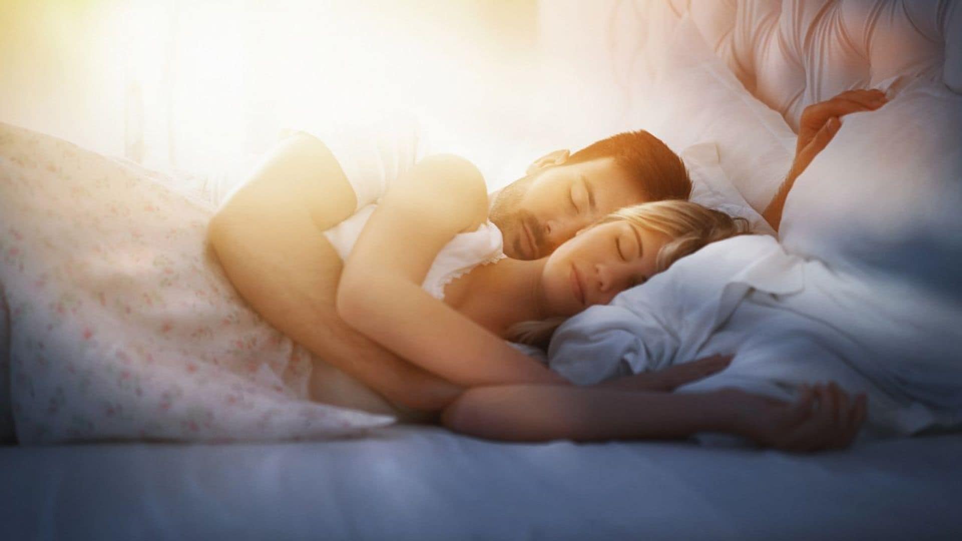 ¿Te cuesta dormir en verano? Te contamos qué necesitas tener en casa para descansar como un bebé